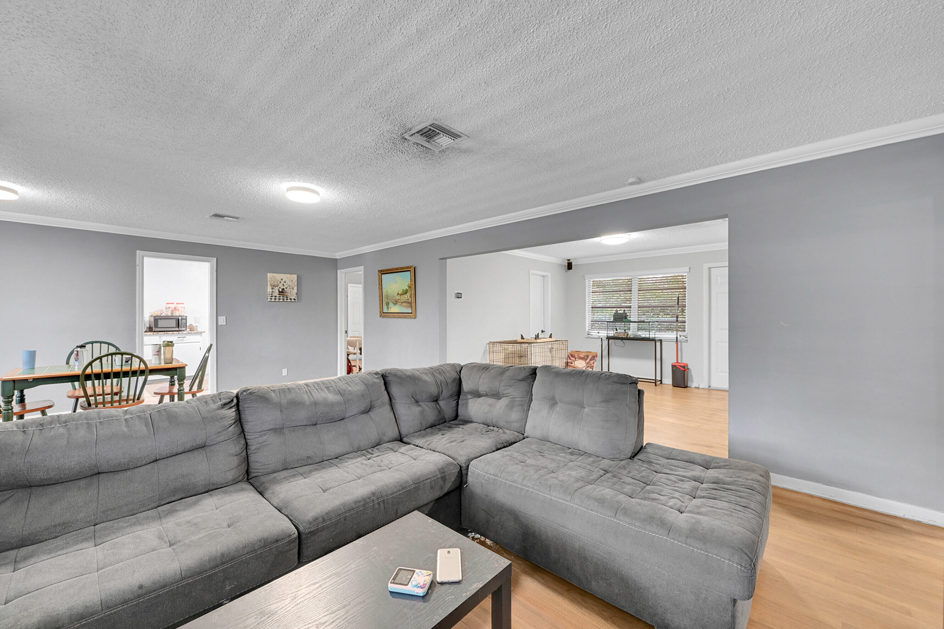 1331 S Palmway Property Photo 3