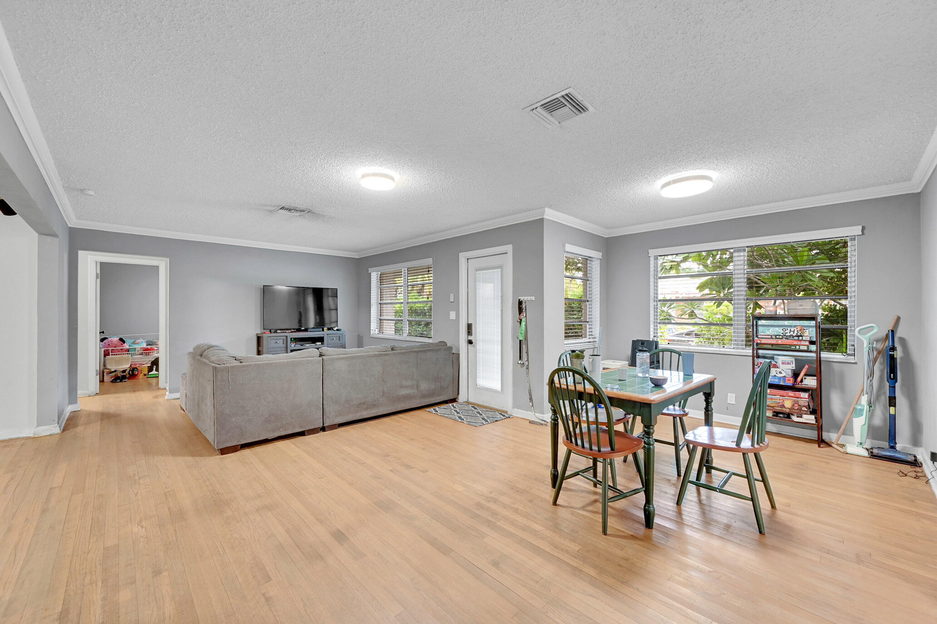 1331 S Palmway Property Photo 4