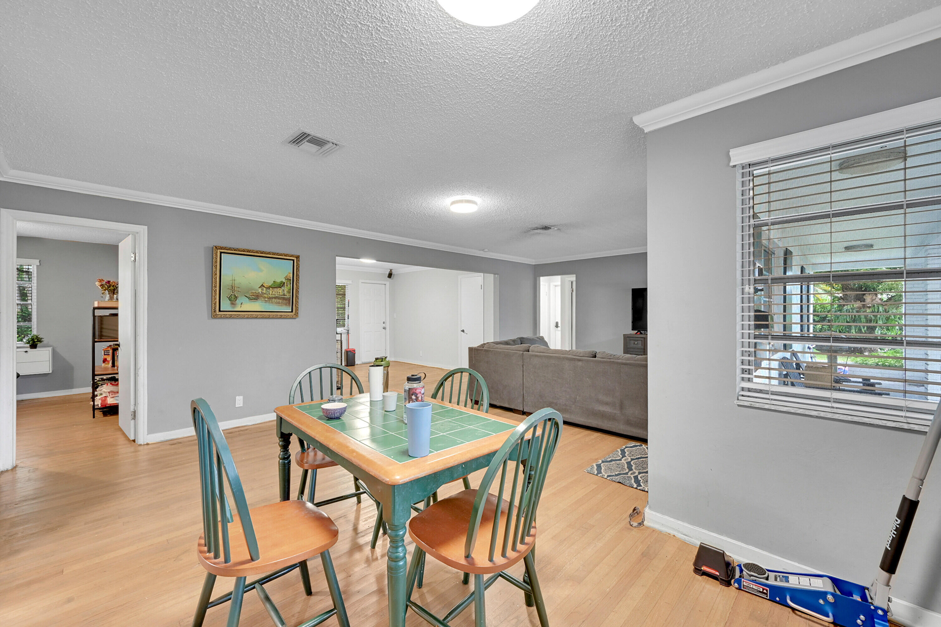 1331 S Palmway Property Photo 5