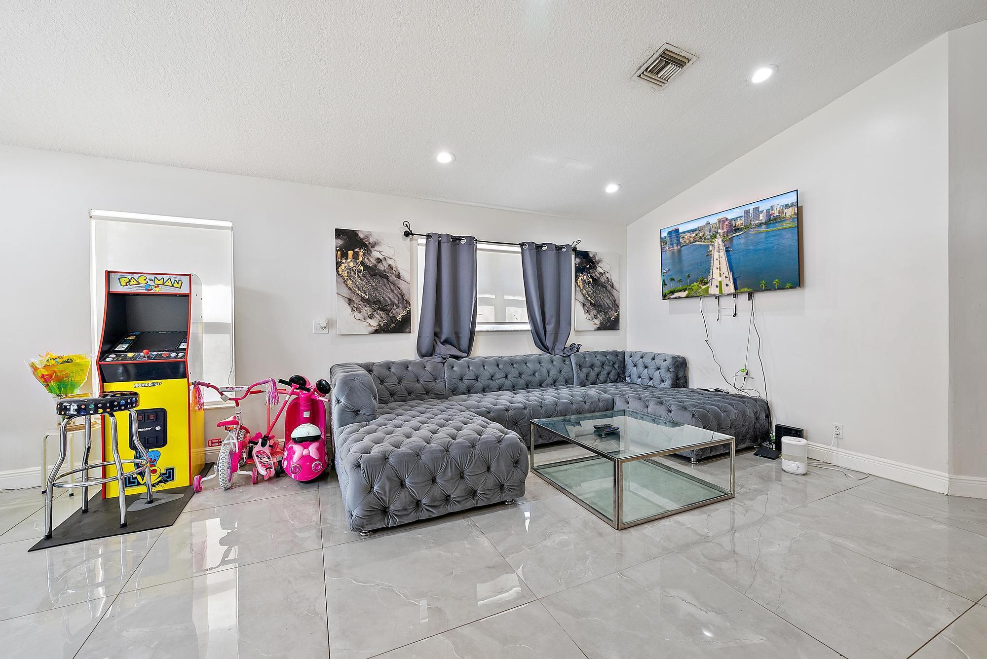 8193 Pelican Harbour Drive Property Photo 9