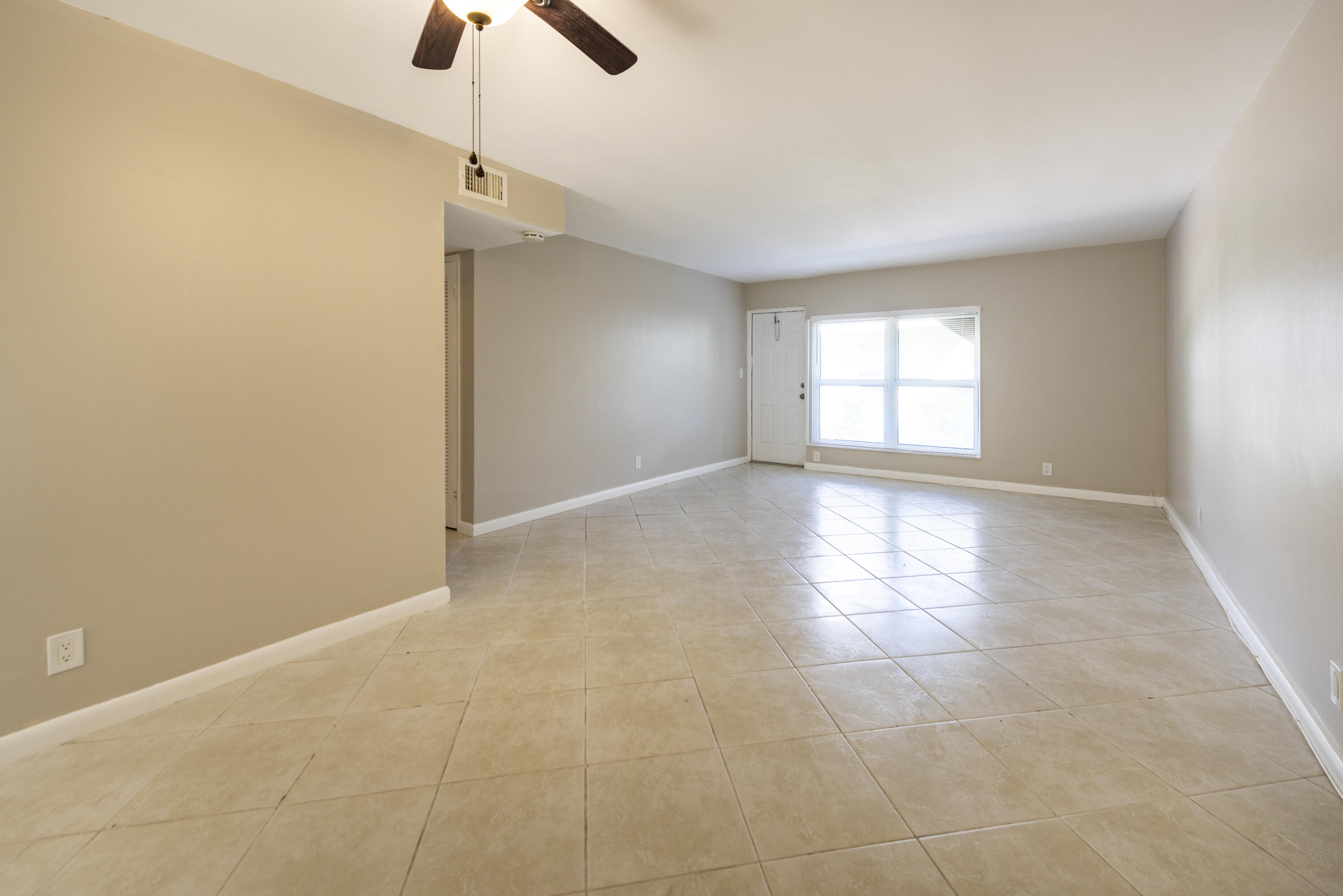 1015 Ne 9th Avenue 2 Property Photo 3