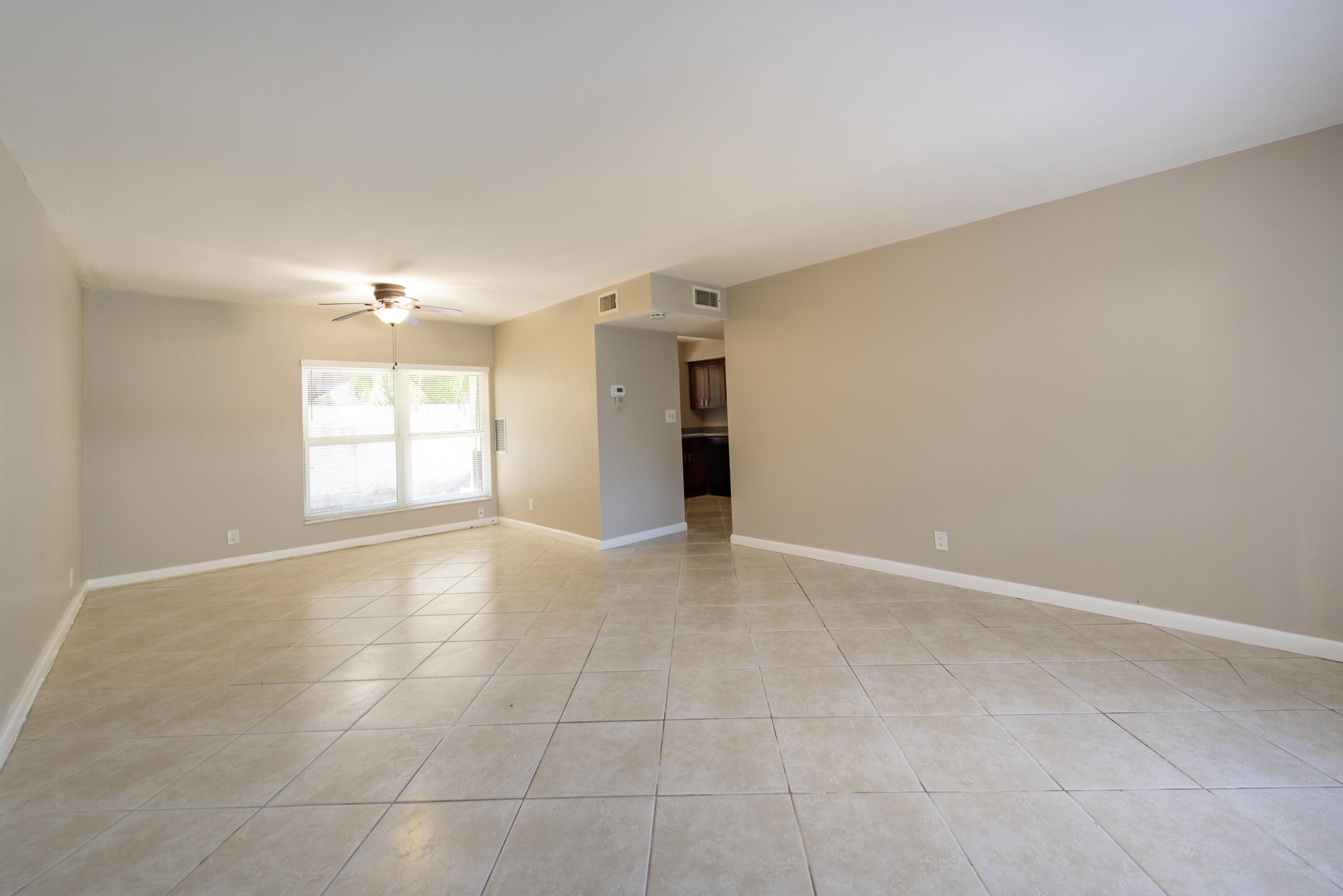 1015 Ne 9th Avenue 2 Property Photo 4