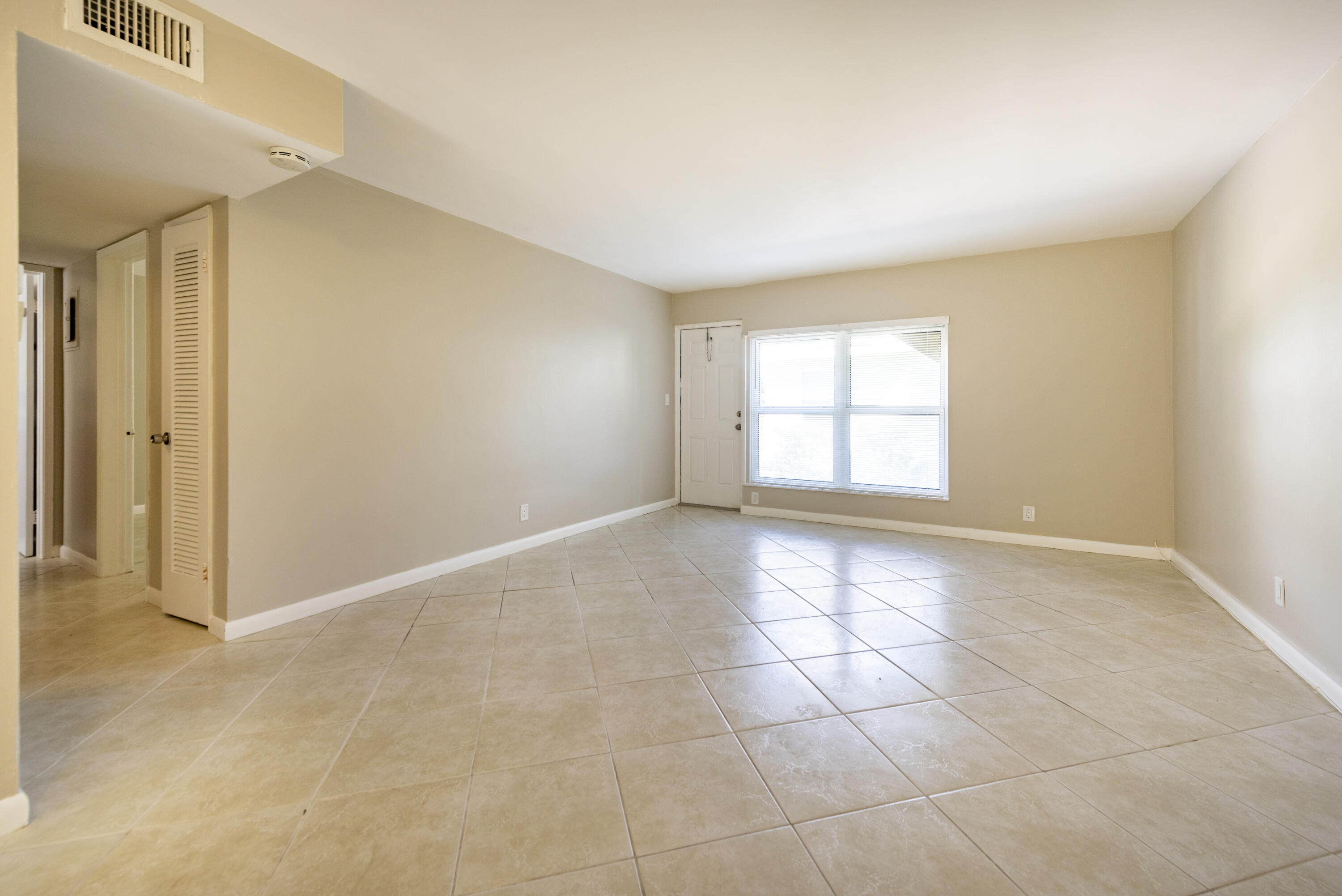 1015 Ne 9th Avenue 2 Property Photo 6