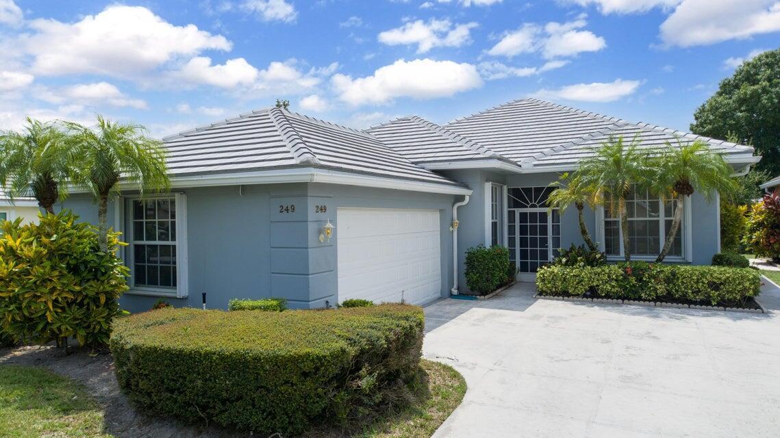 249 NW Bentley Circle Property Photo 1