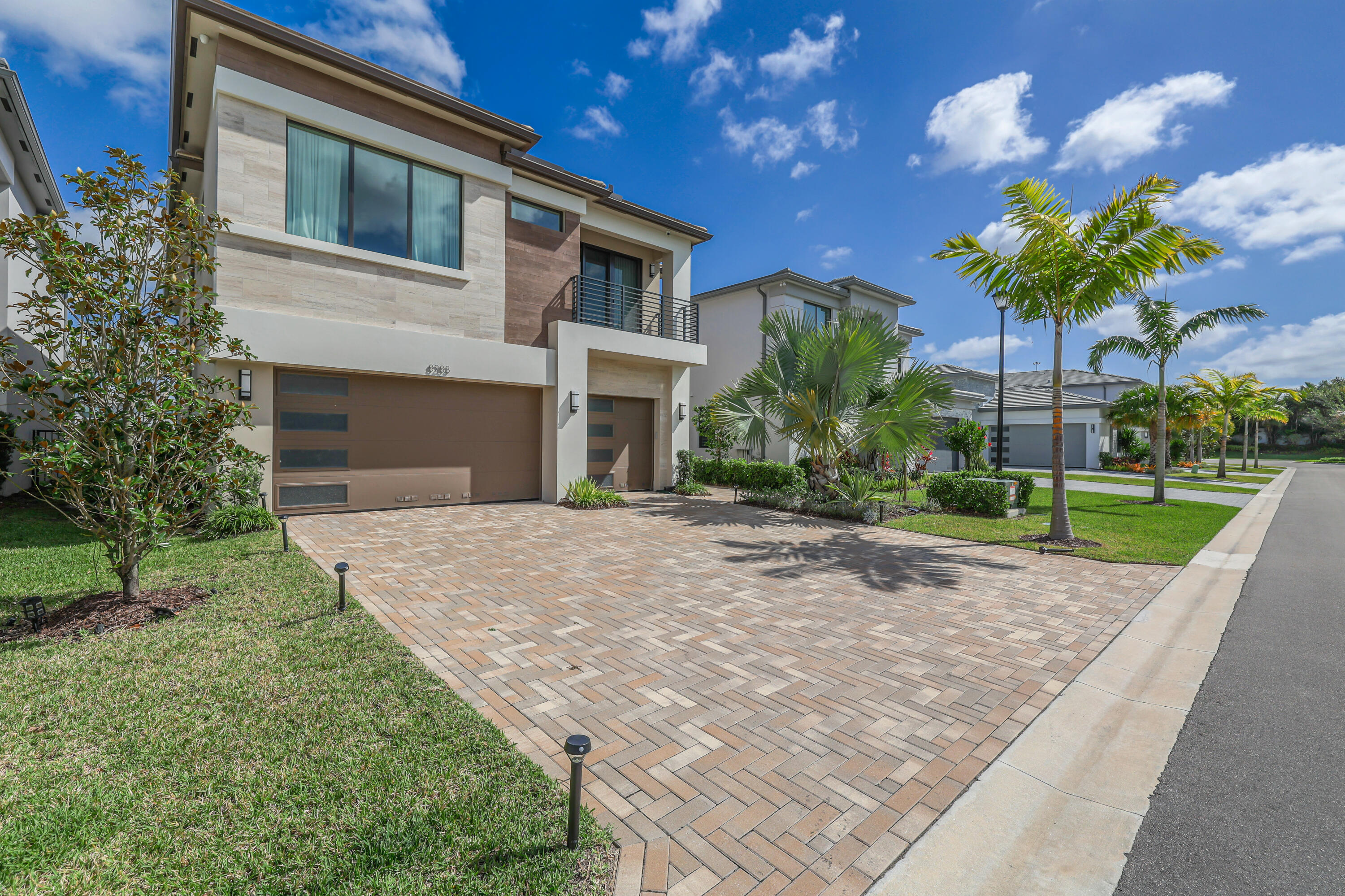 8283 Royal County Down Road Property Photo 3