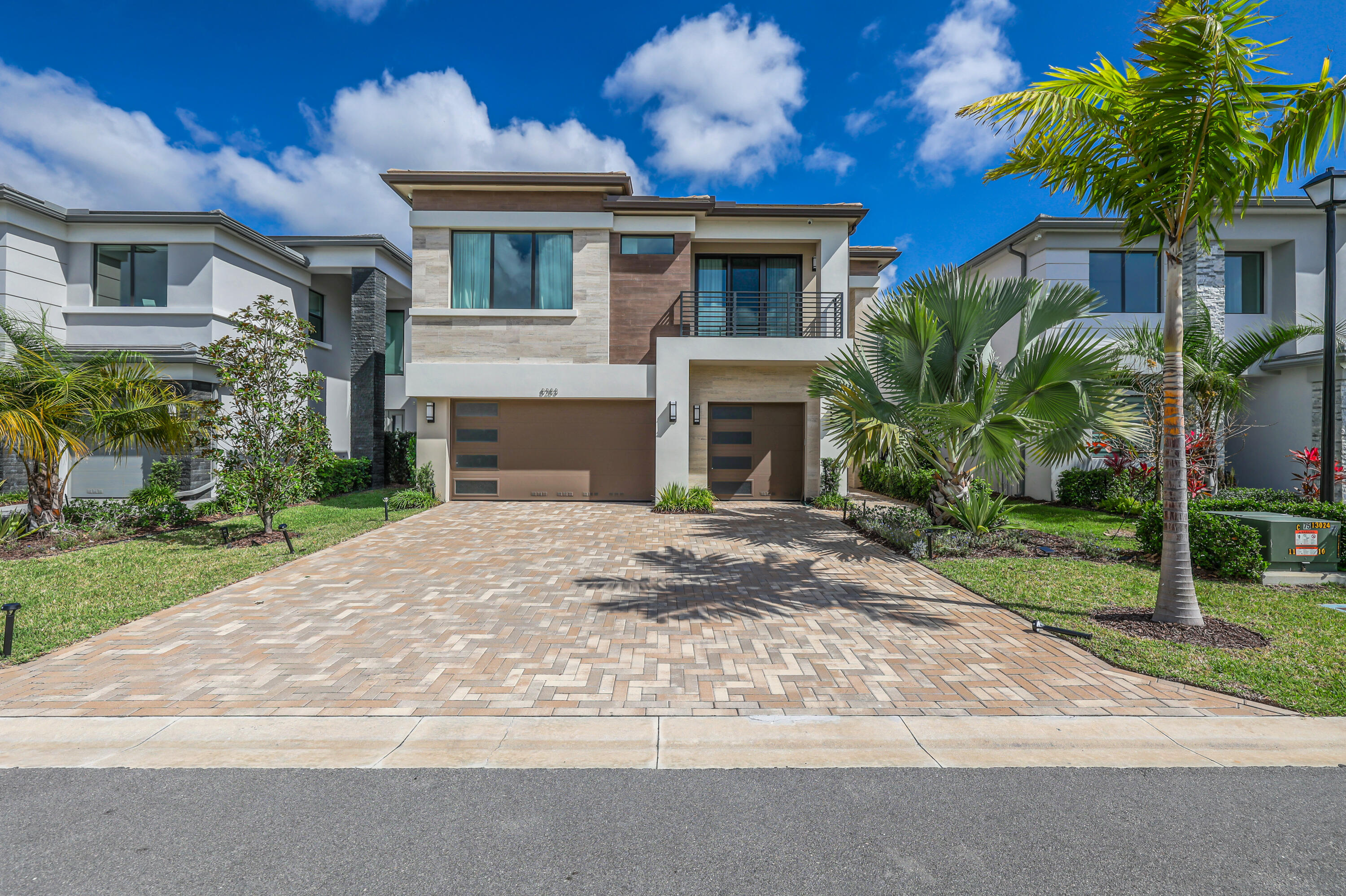 8283 Royal County Down Road Property Photo 1