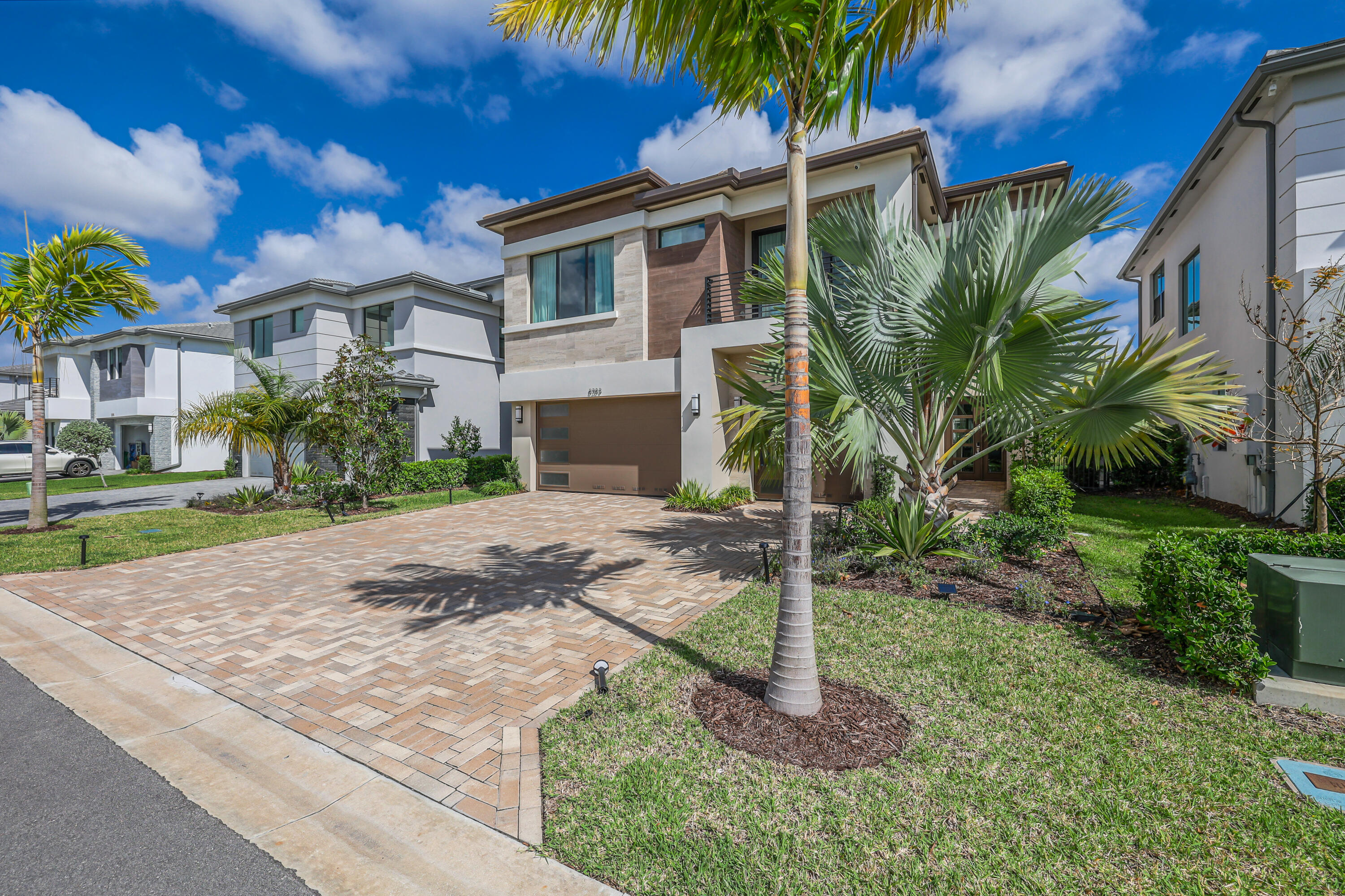 8283 Royal County Down Road Property Photo 2