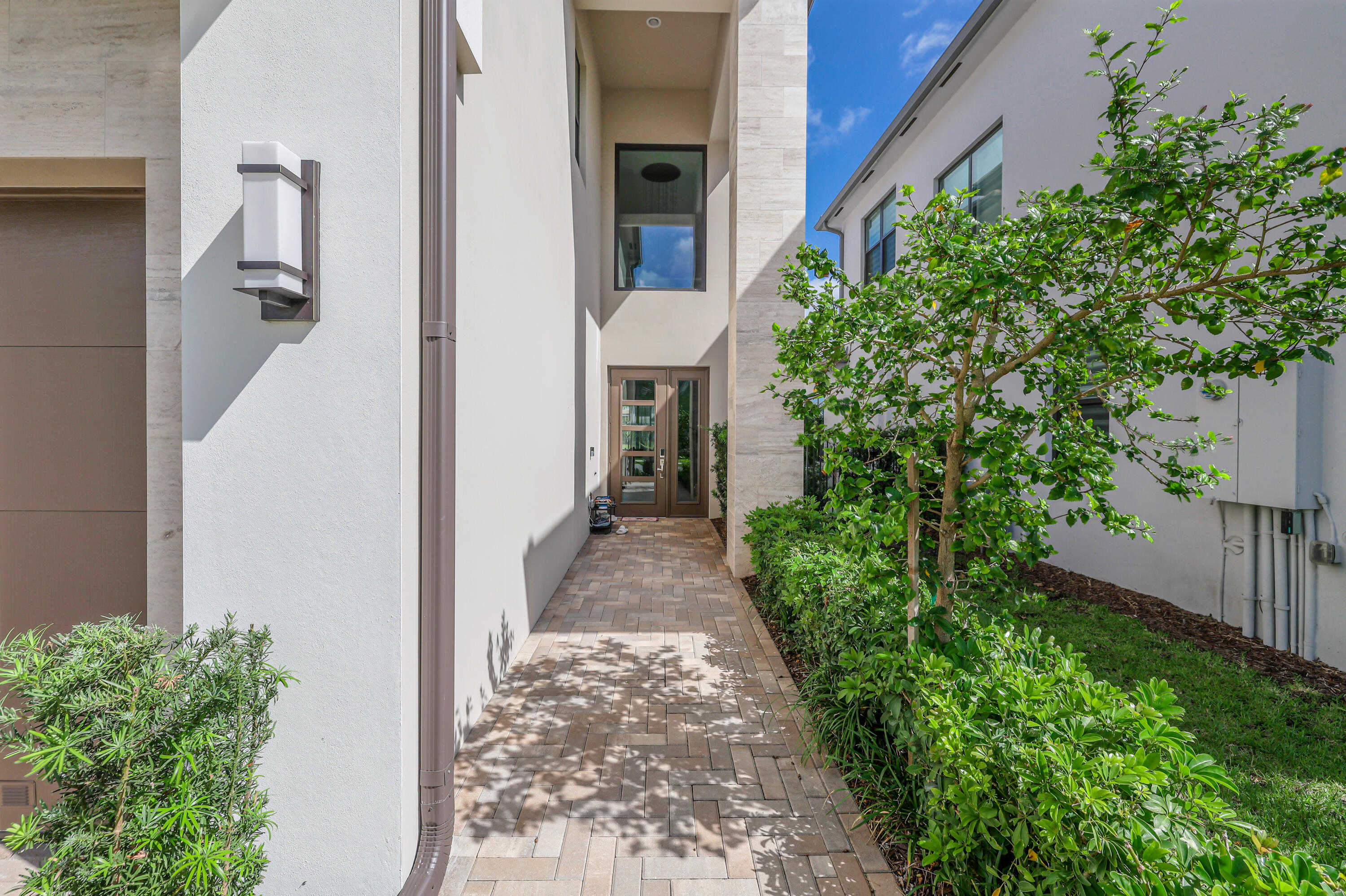 8283 Royal County Down Road Property Photo 4