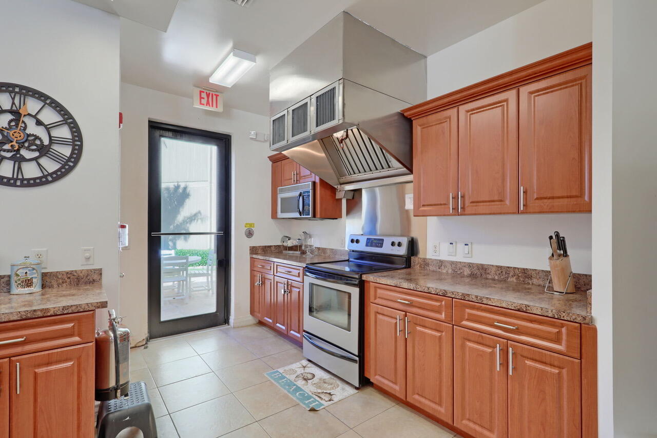 2800 N Ocean Drive B-14-d Property Photo 17