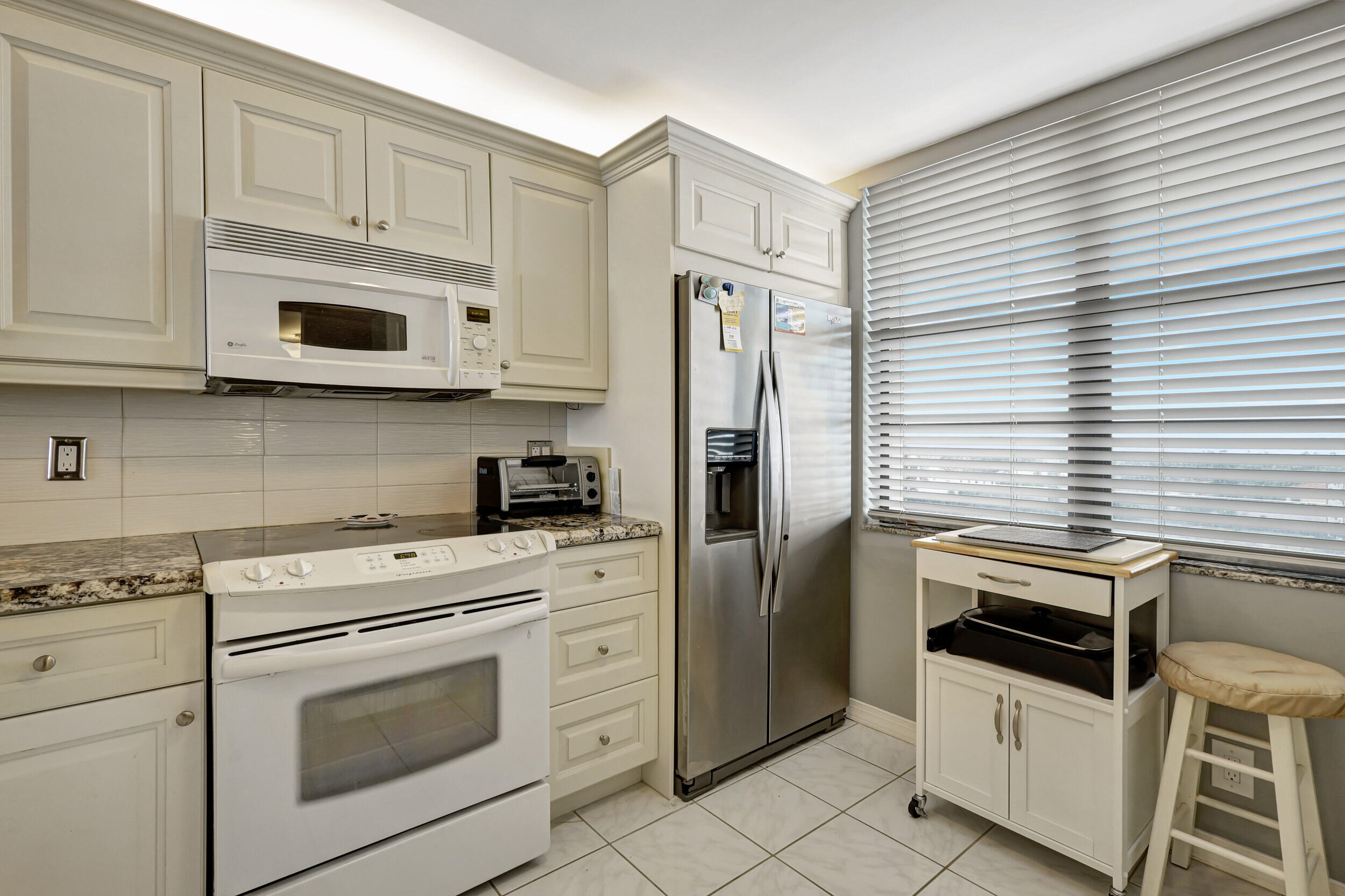 840 Ocean Drive 806 Property Photo 15
