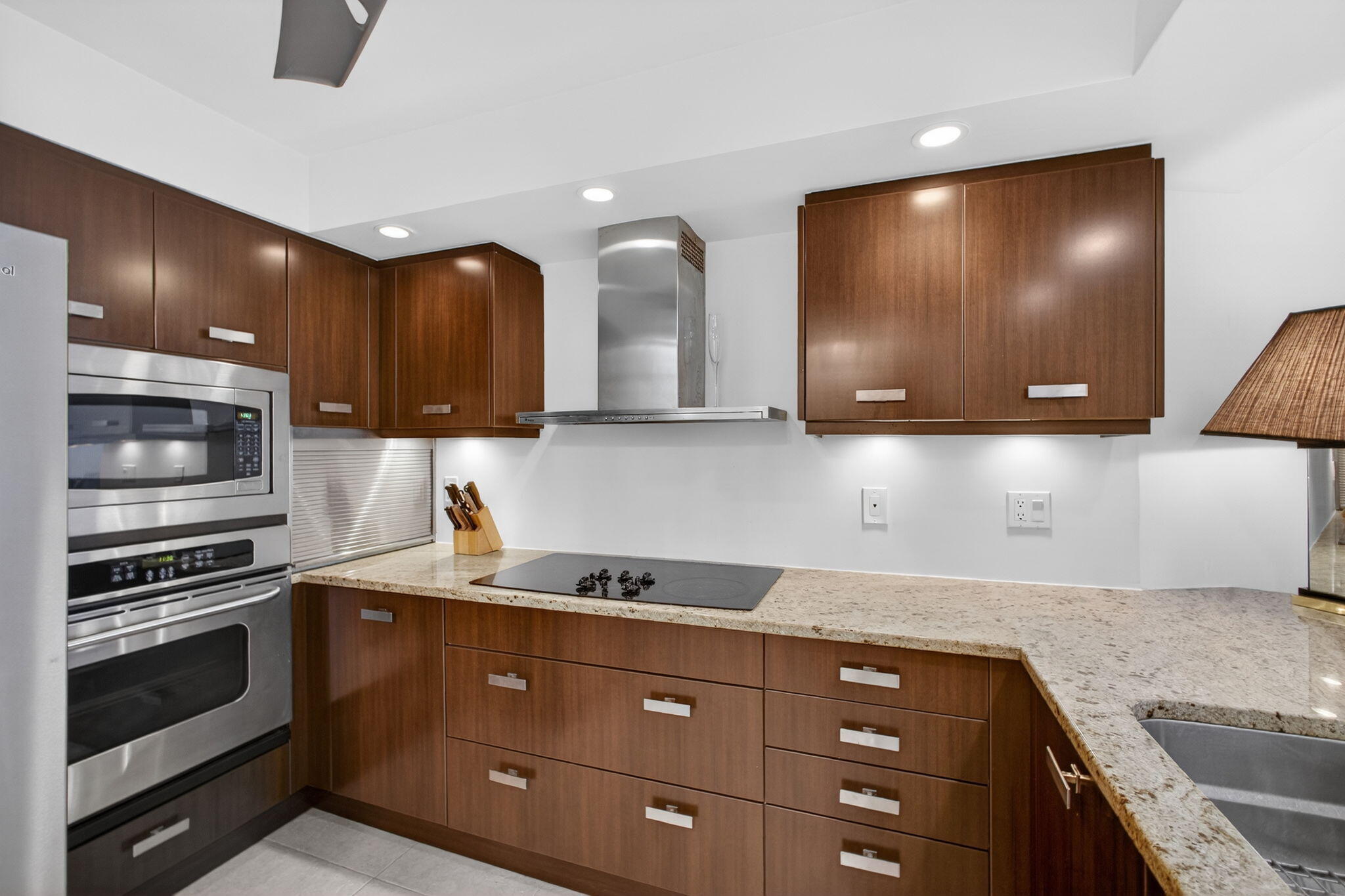 2800 N Ocean Drive B24d Property Photo 7