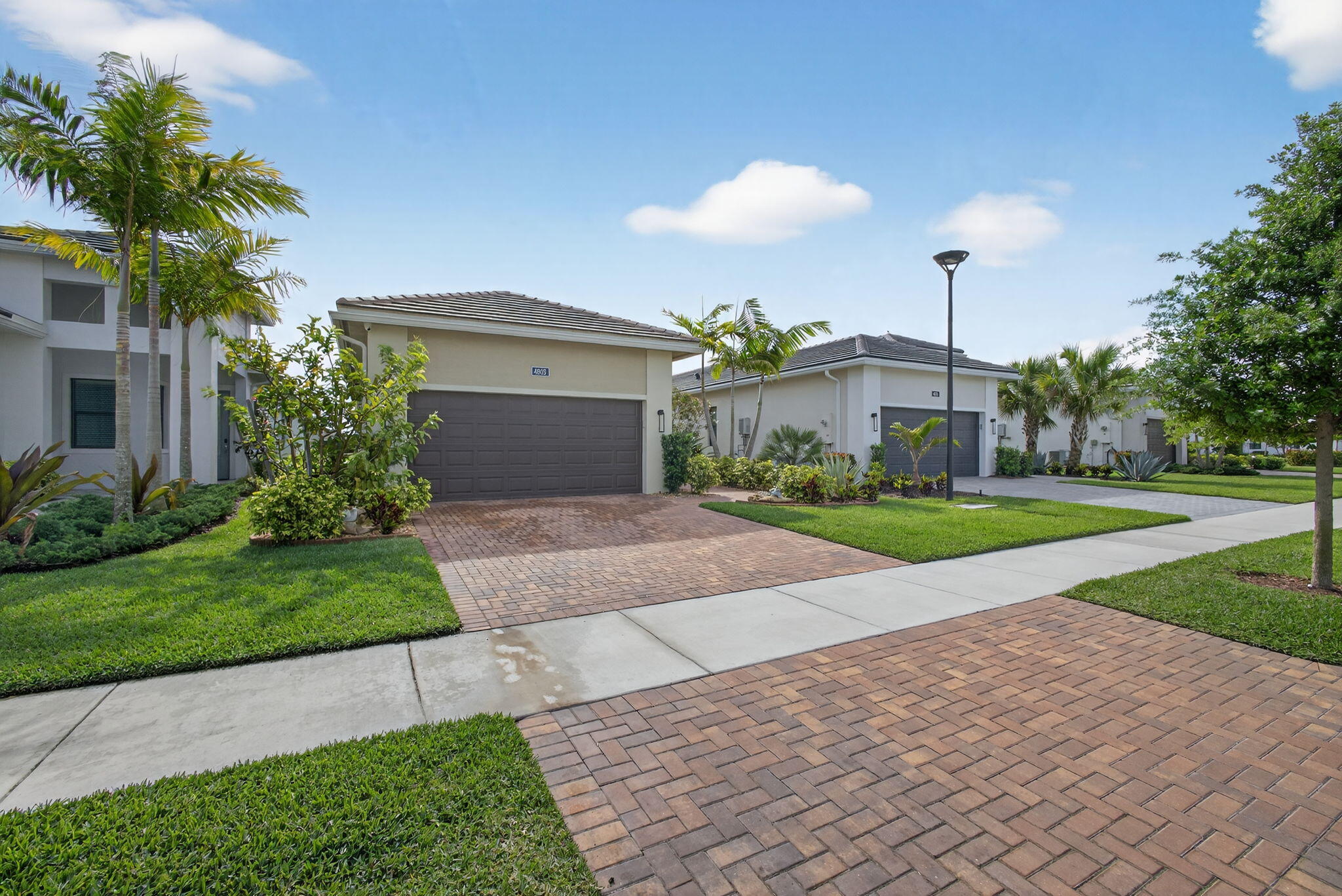4805 Saint Armands Way Property Photo 1