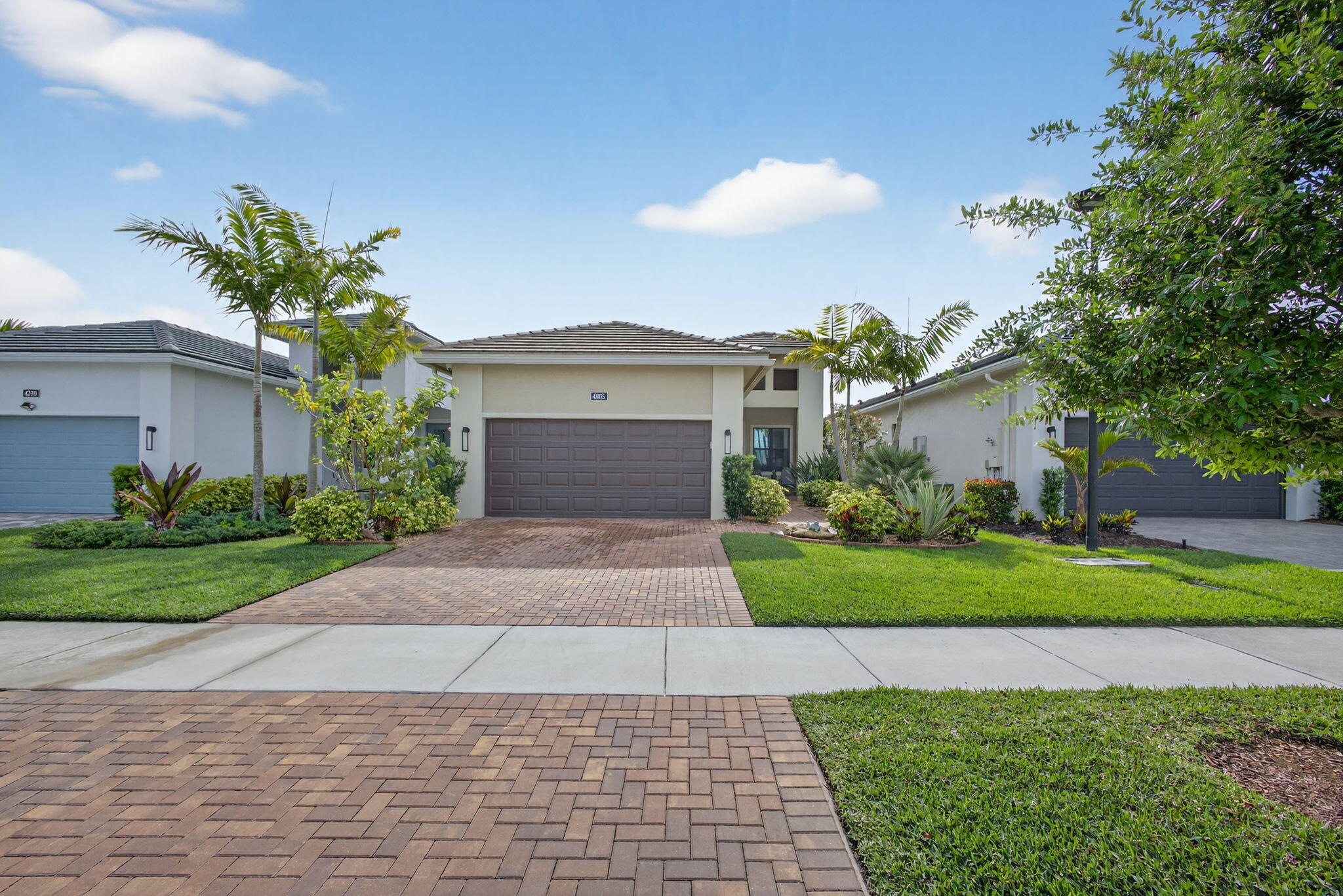 4805 Saint Armands Way Property Photo 2