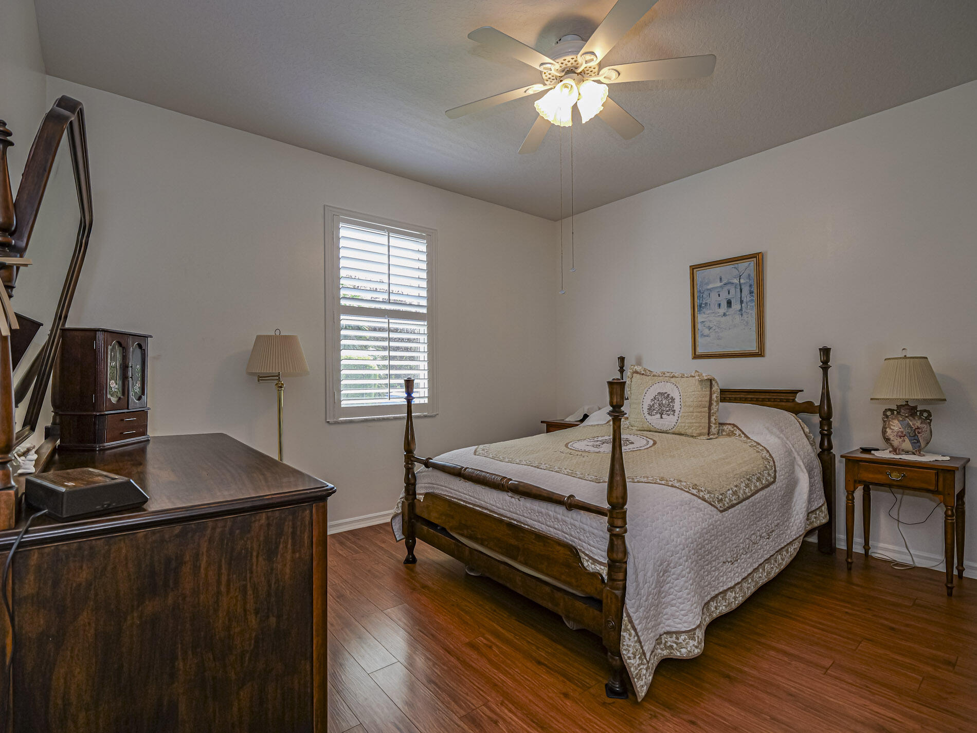 3415 63rd Square Property Photo 13