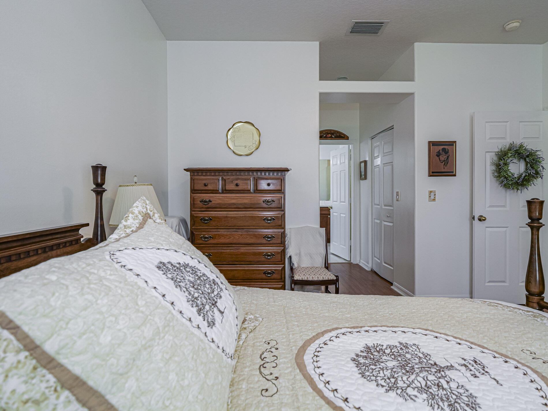 3415 63rd Square Property Photo 14