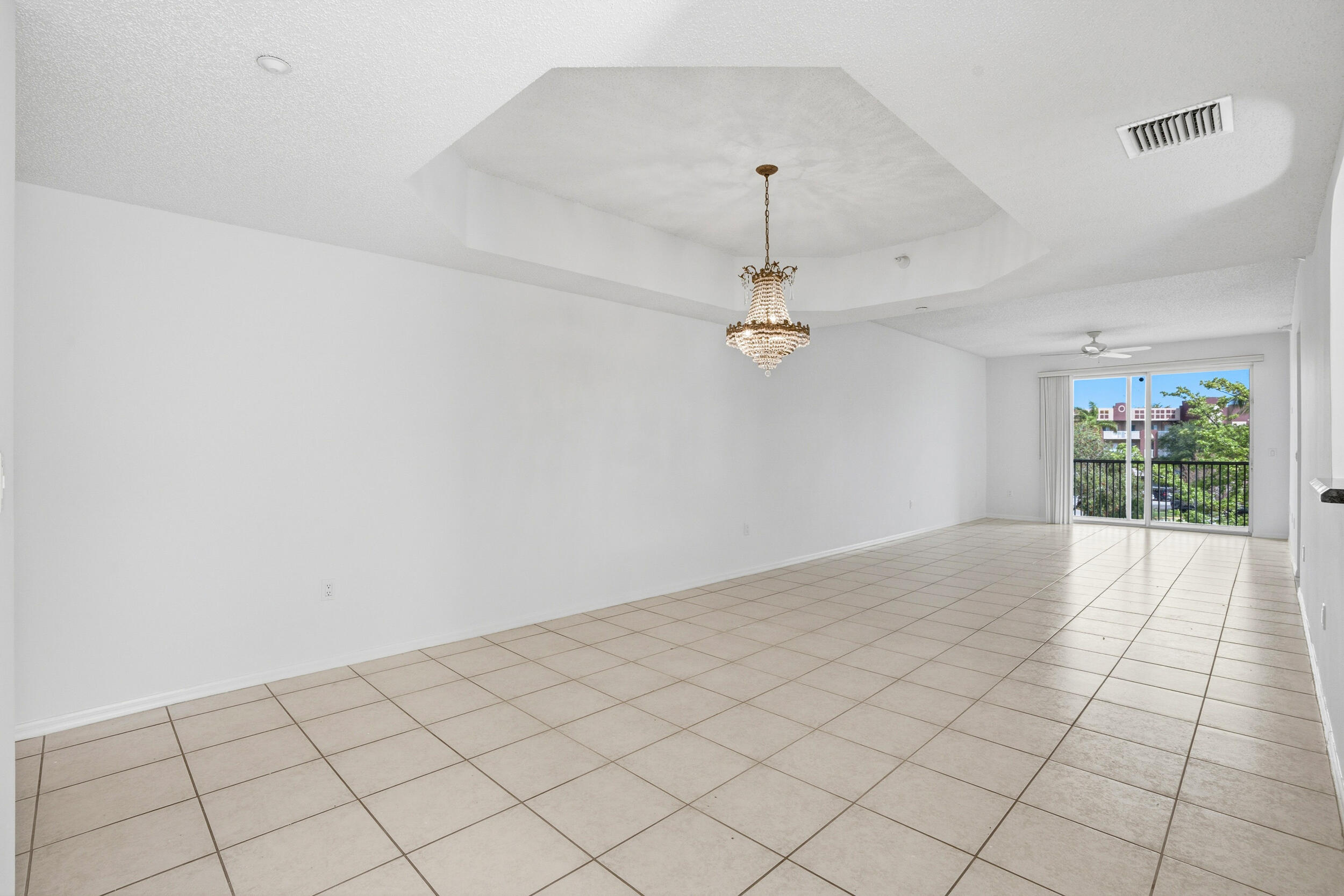7647 Southampton Terrace 318 Property Photo 10
