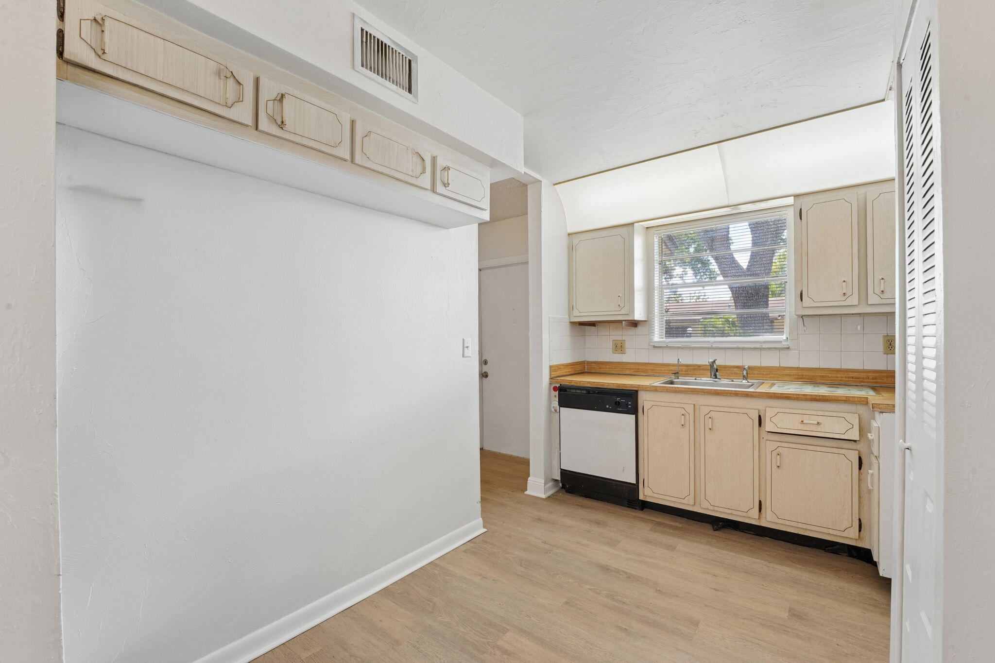 7708 Margate Boulevard C7-8 Property Photo 7