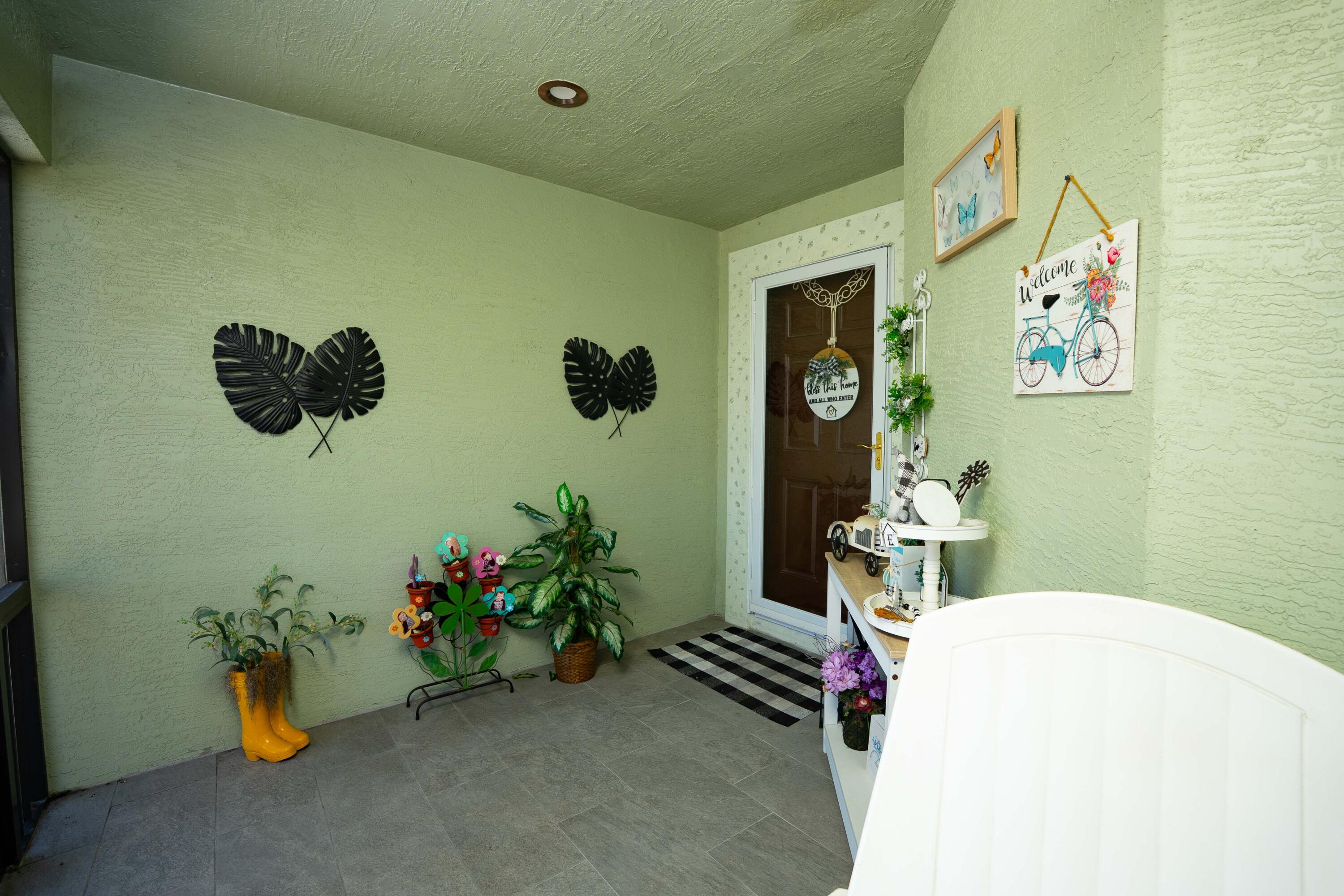 67 El Camino Real Property Photo 4