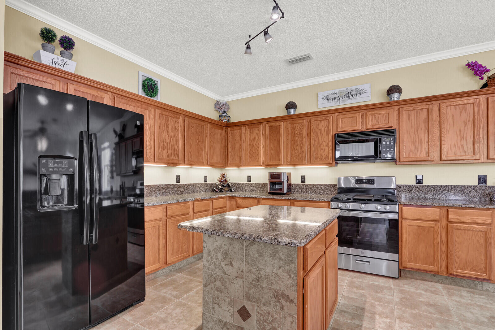 5690 Saddle Trail Lane Property Photo 12