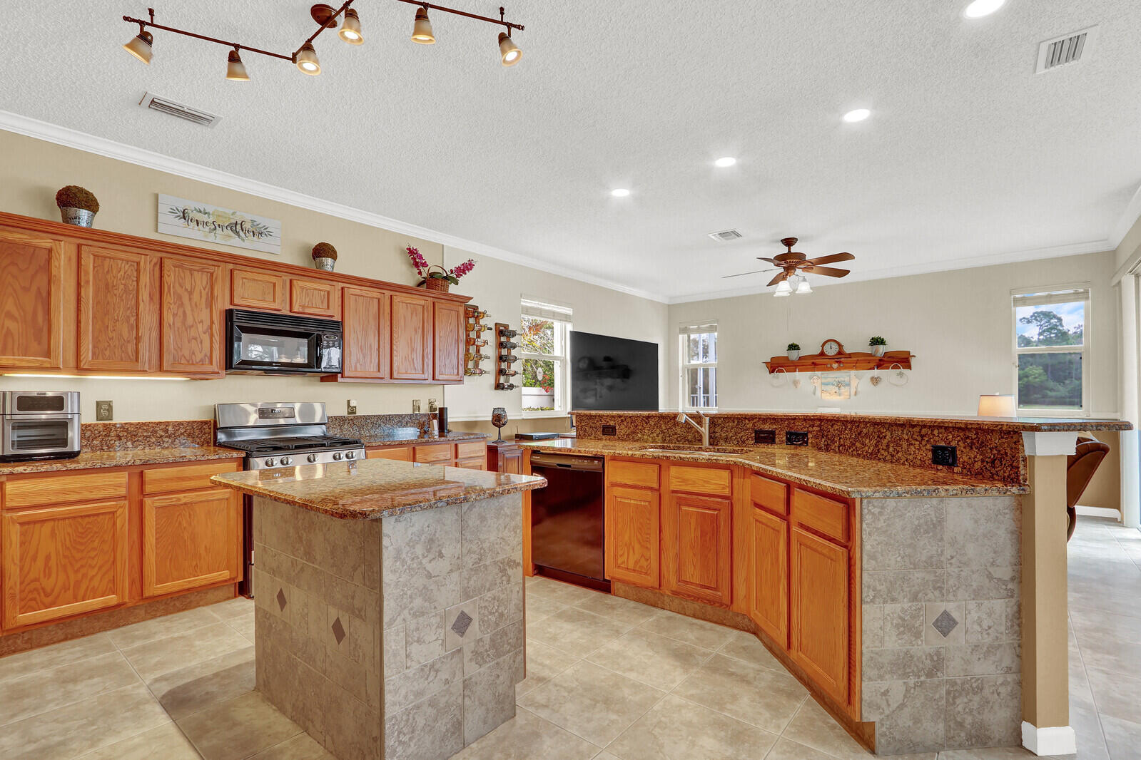 5690 Saddle Trail Lane Property Photo 14