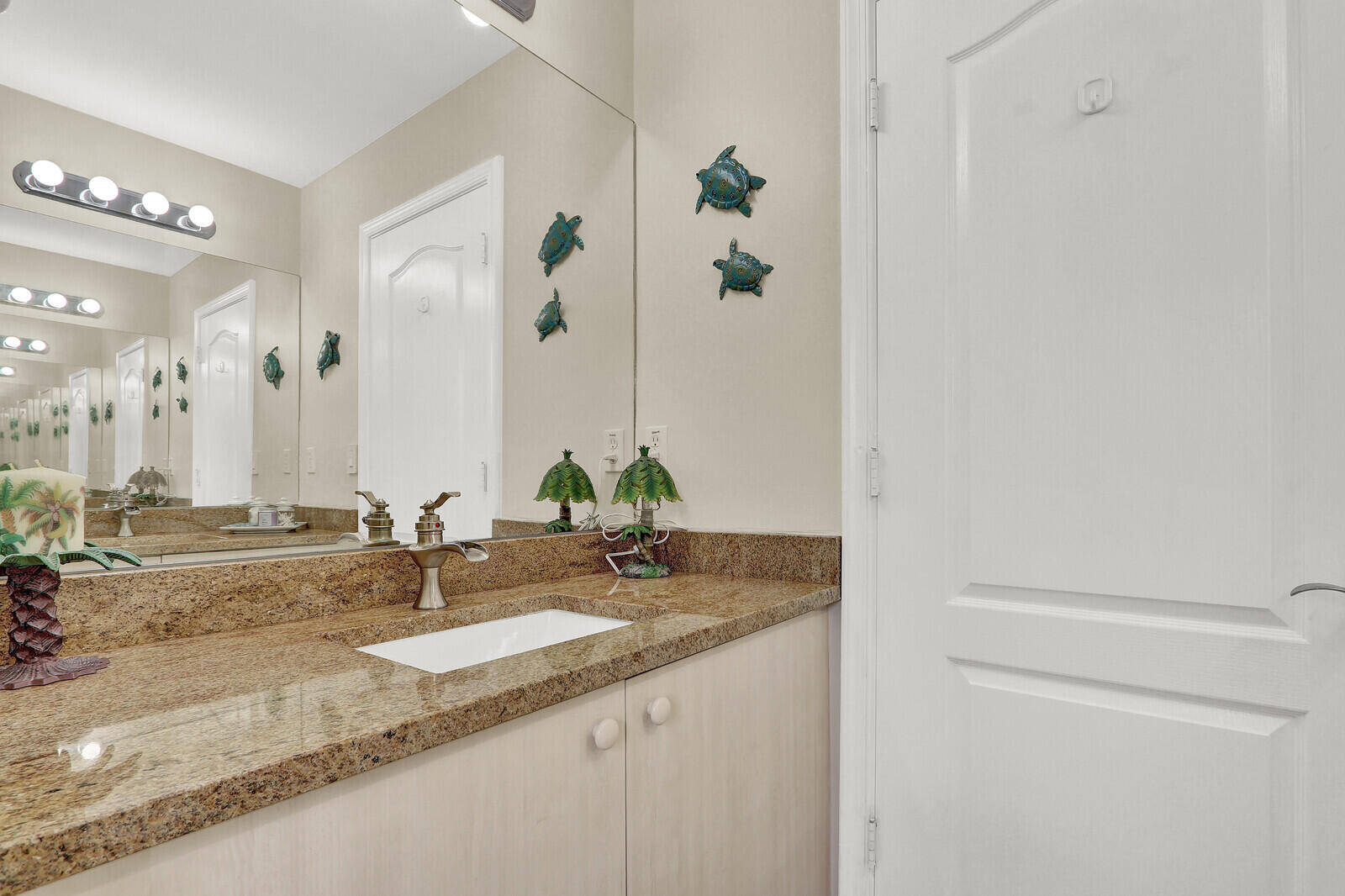 5690 Saddle Trail Lane Property Photo 28