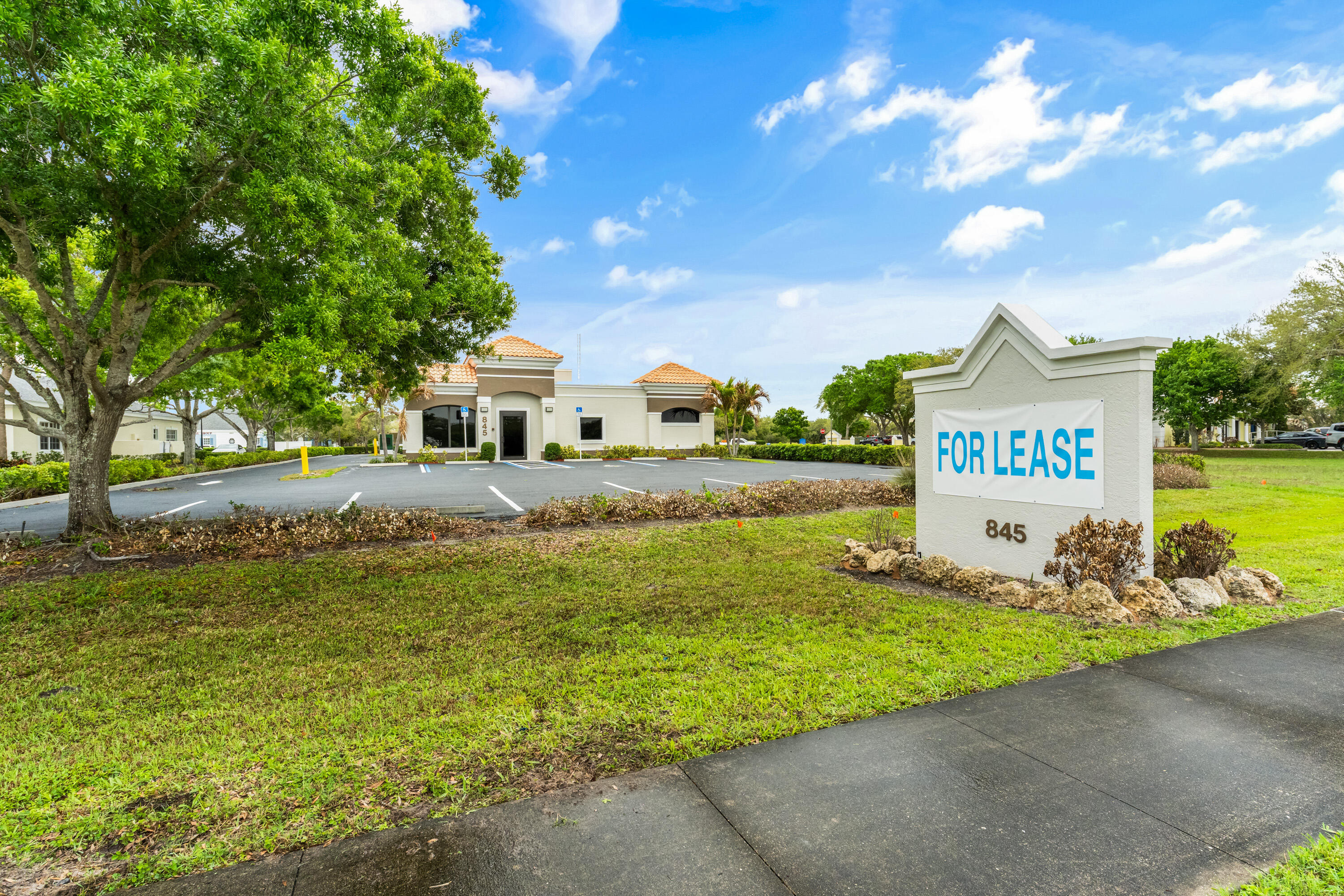 845 37th Place Property Photo 8