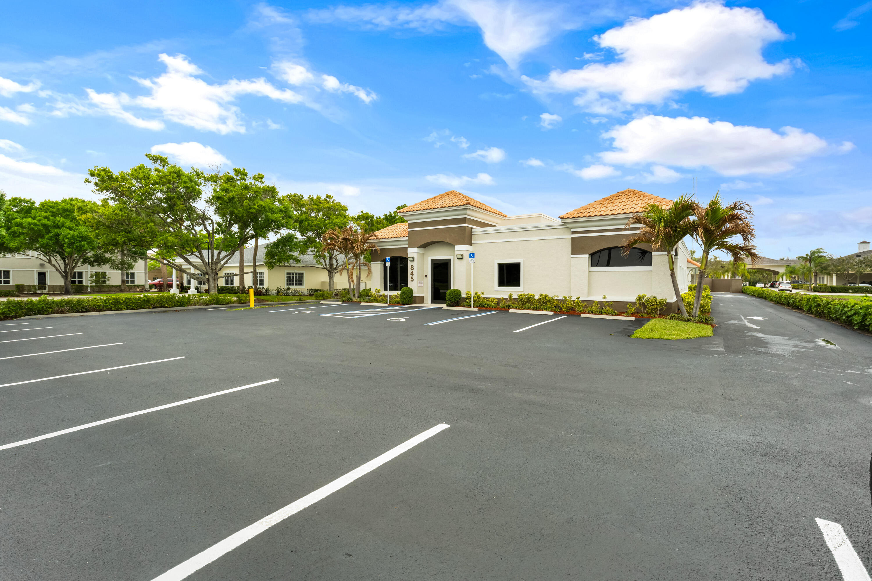845 37th Place Property Photo 10