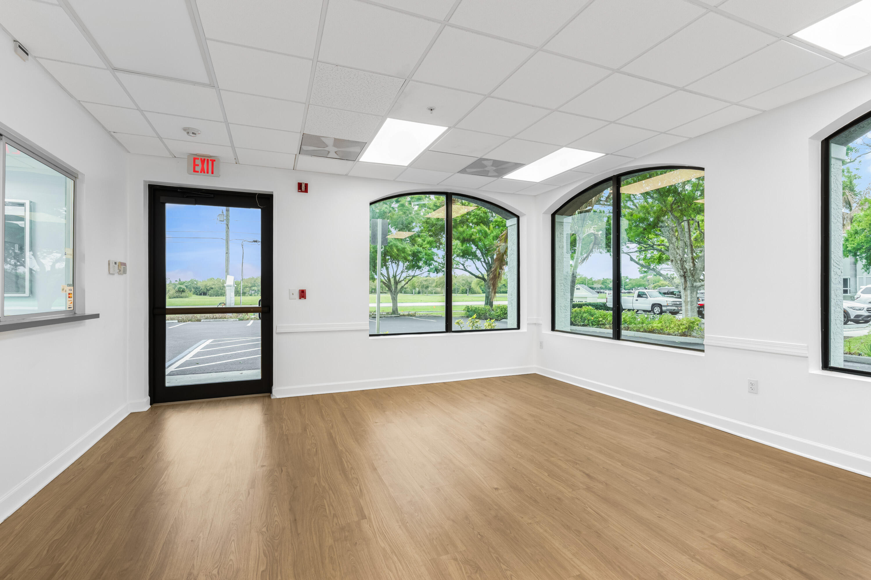 845 37th Place Property Photo 11