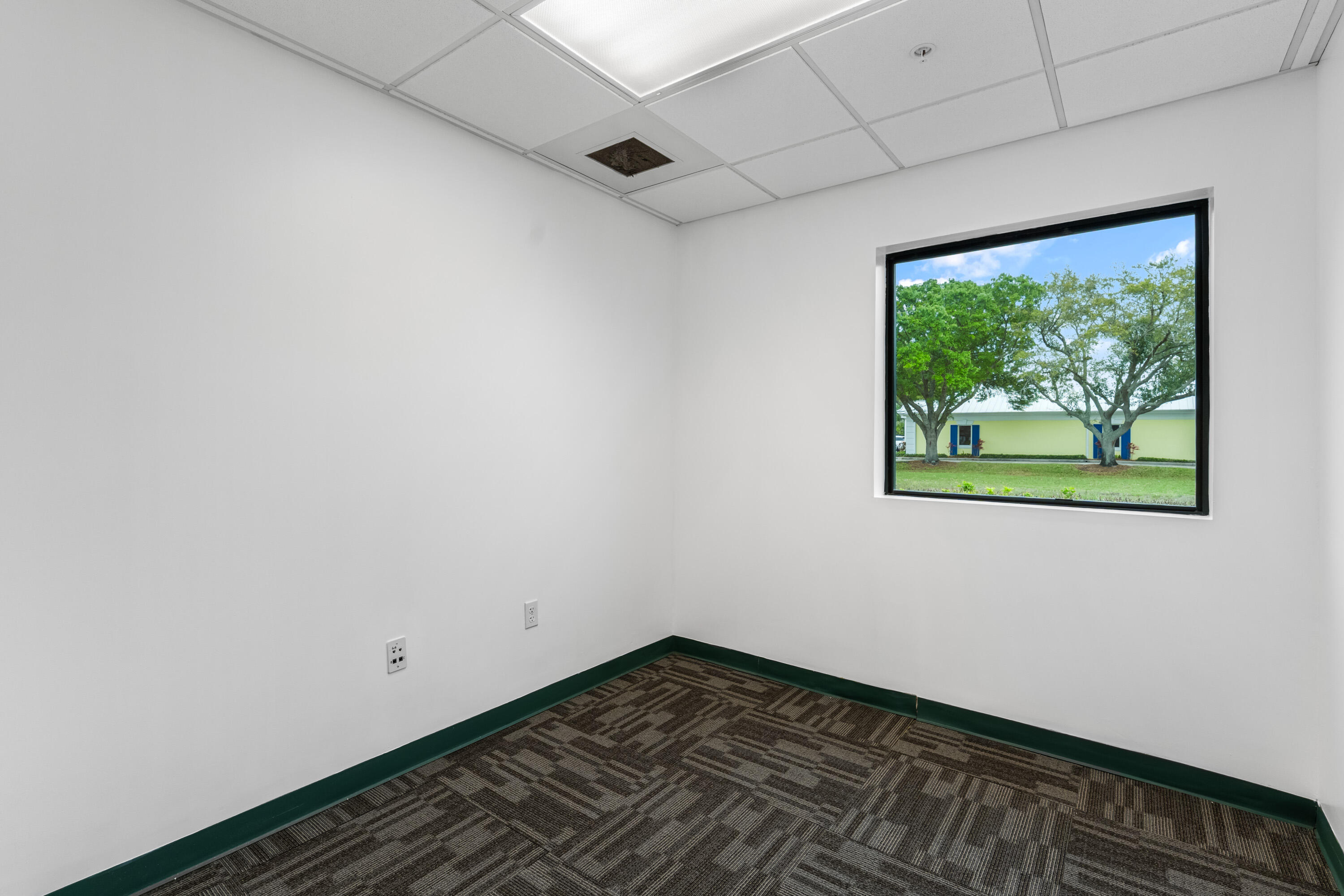 845 37th Place Property Photo 20