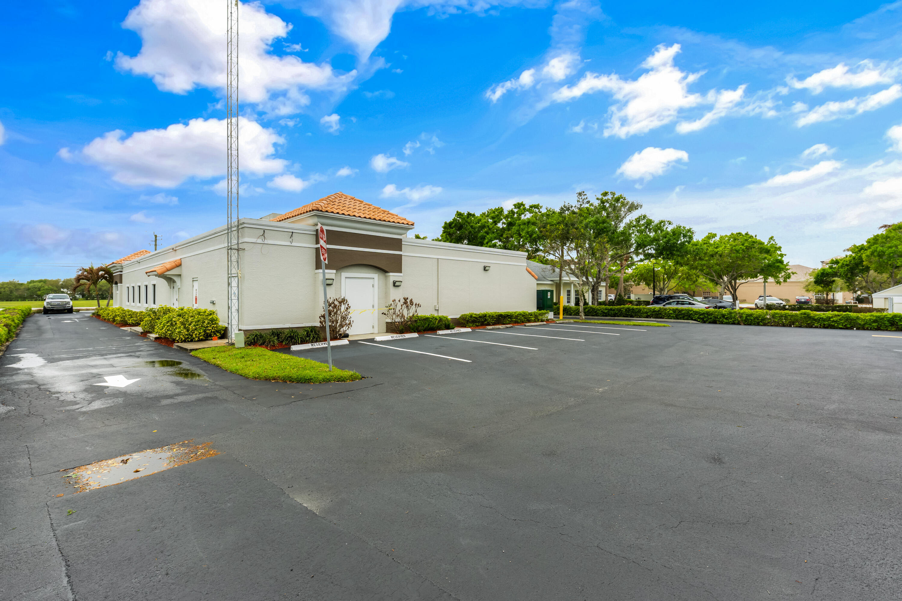845 37th Place Property Photo 40