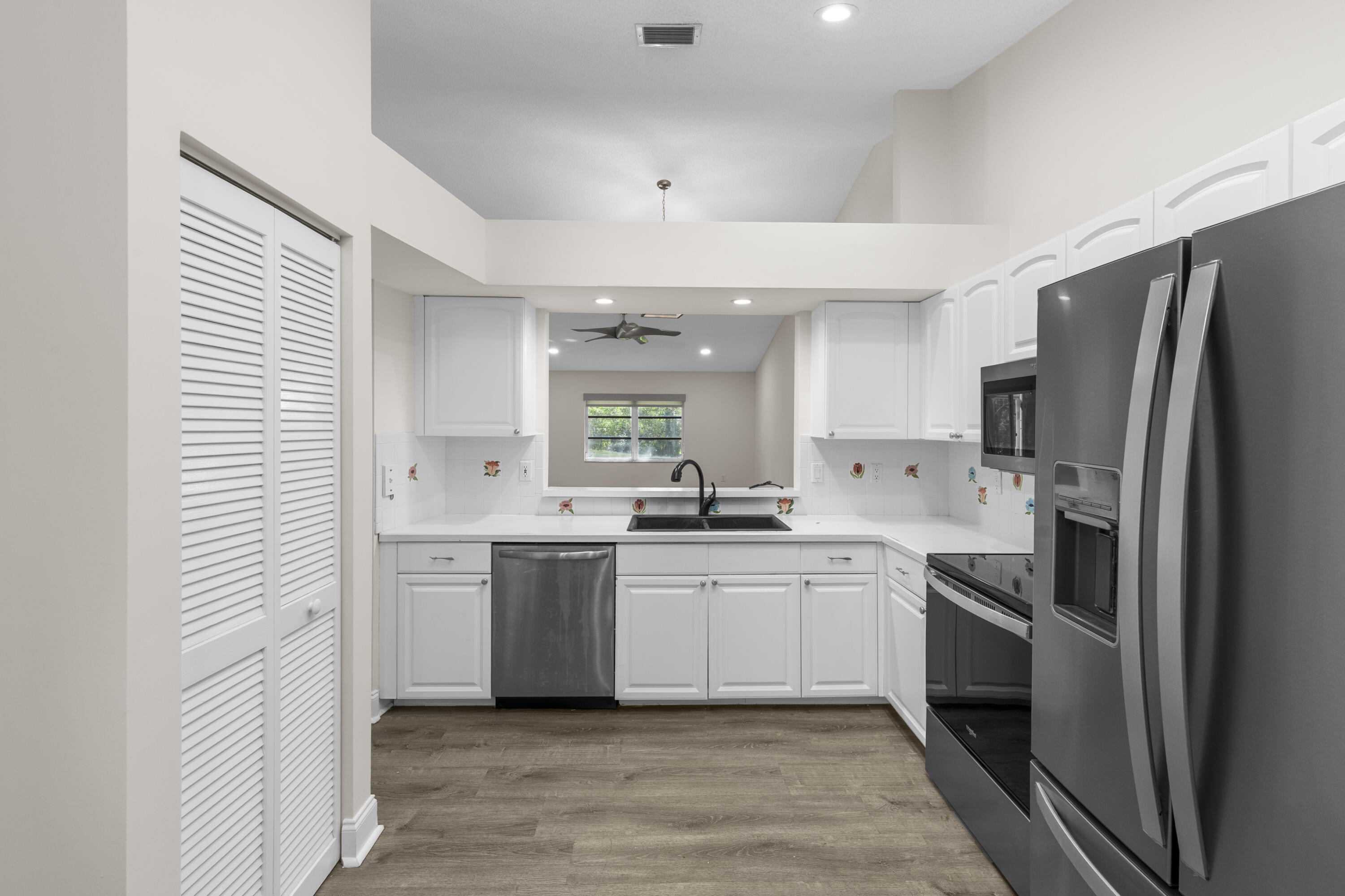 9760 Summerbrook Terrace A Property Photo 6