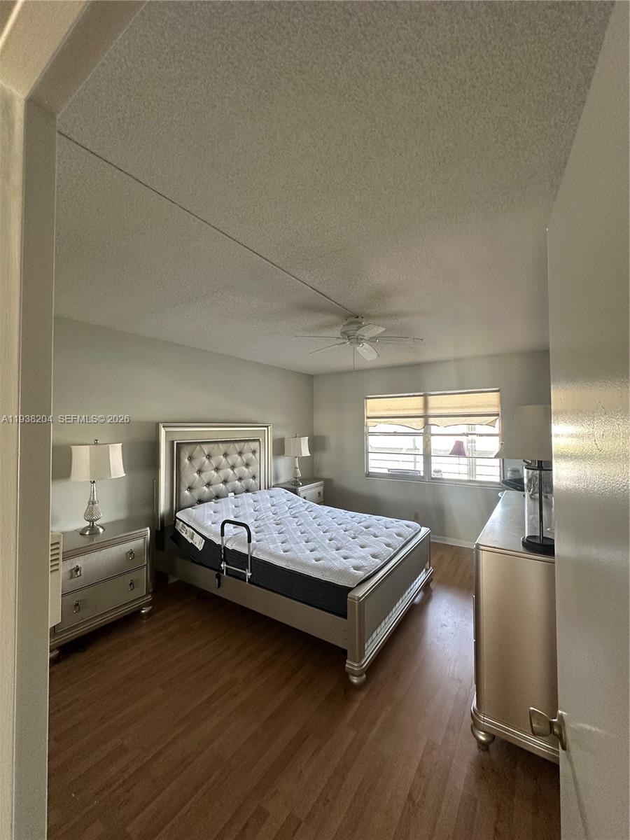 3043 Exeter Property Photo 6