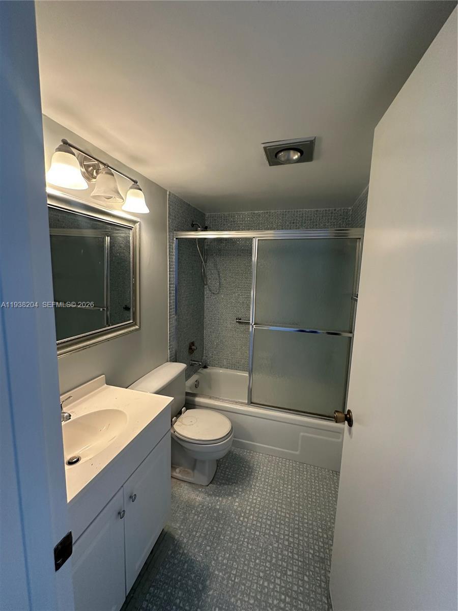 3043 Exeter Property Photo 7