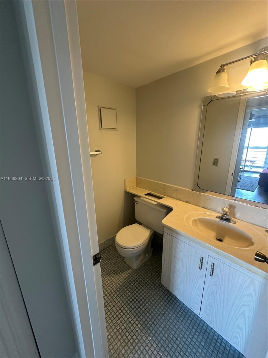 3043 Exeter Property Photo 9