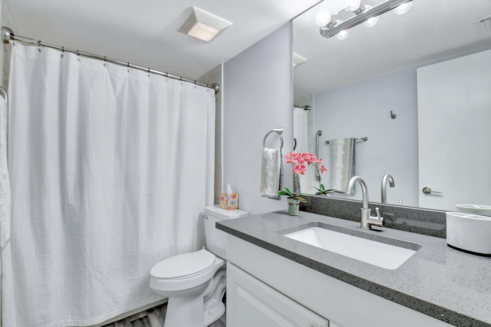 2255 Lindell Boulevard 4103 Property Photo 17