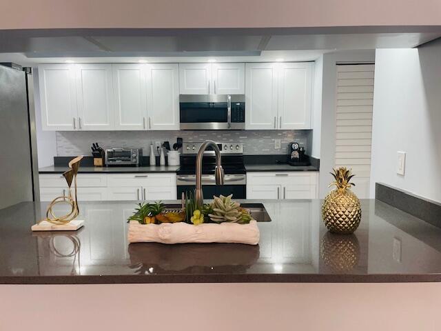 2255 Lindell Boulevard 4103 Property Photo 8