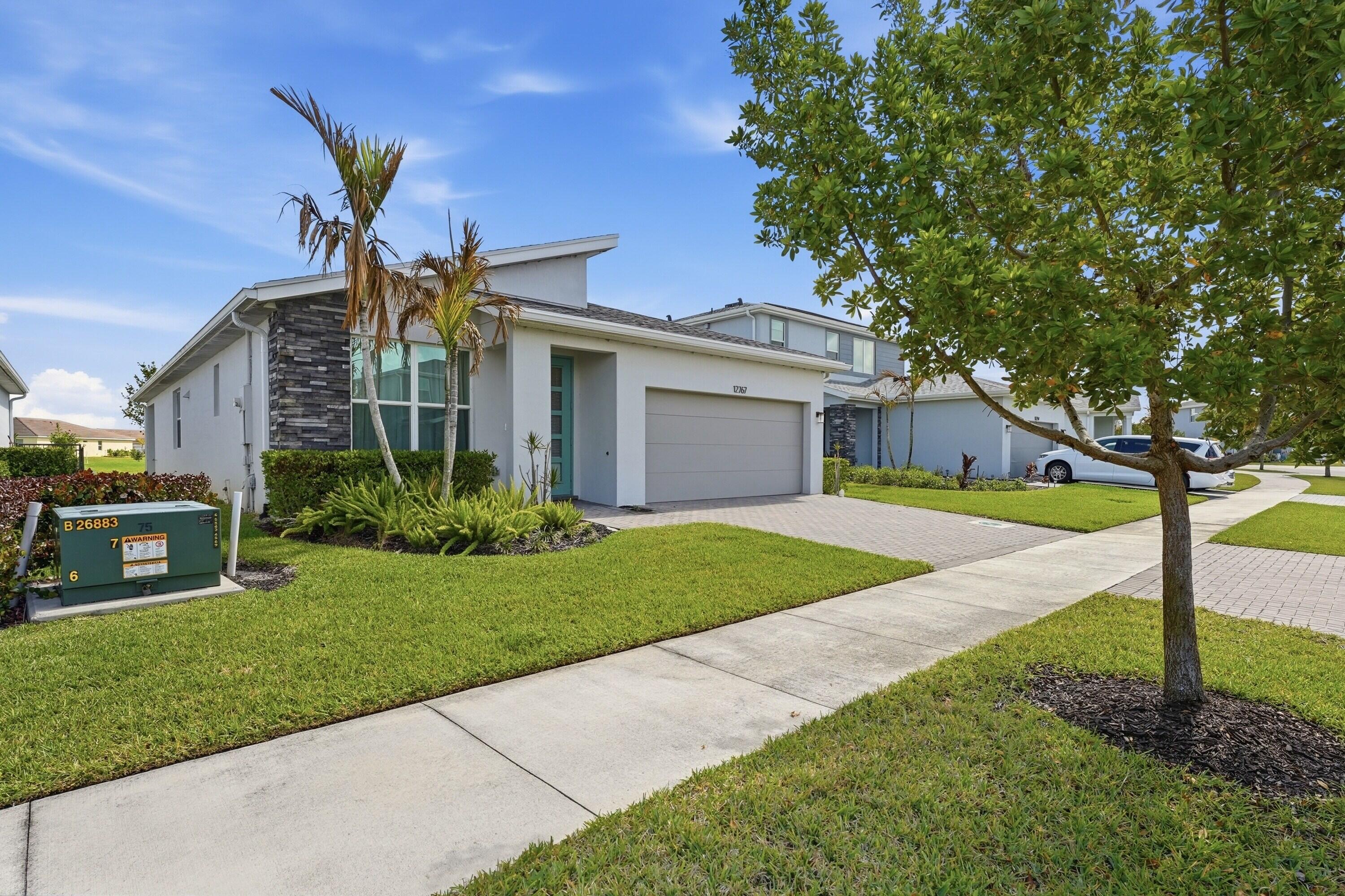 12767 Sw Phoenix Drive Property Photo 4