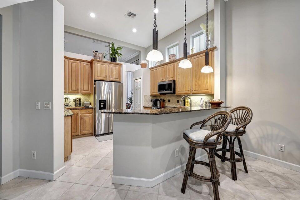 7602 Greenbrier Circle Property Photo 4