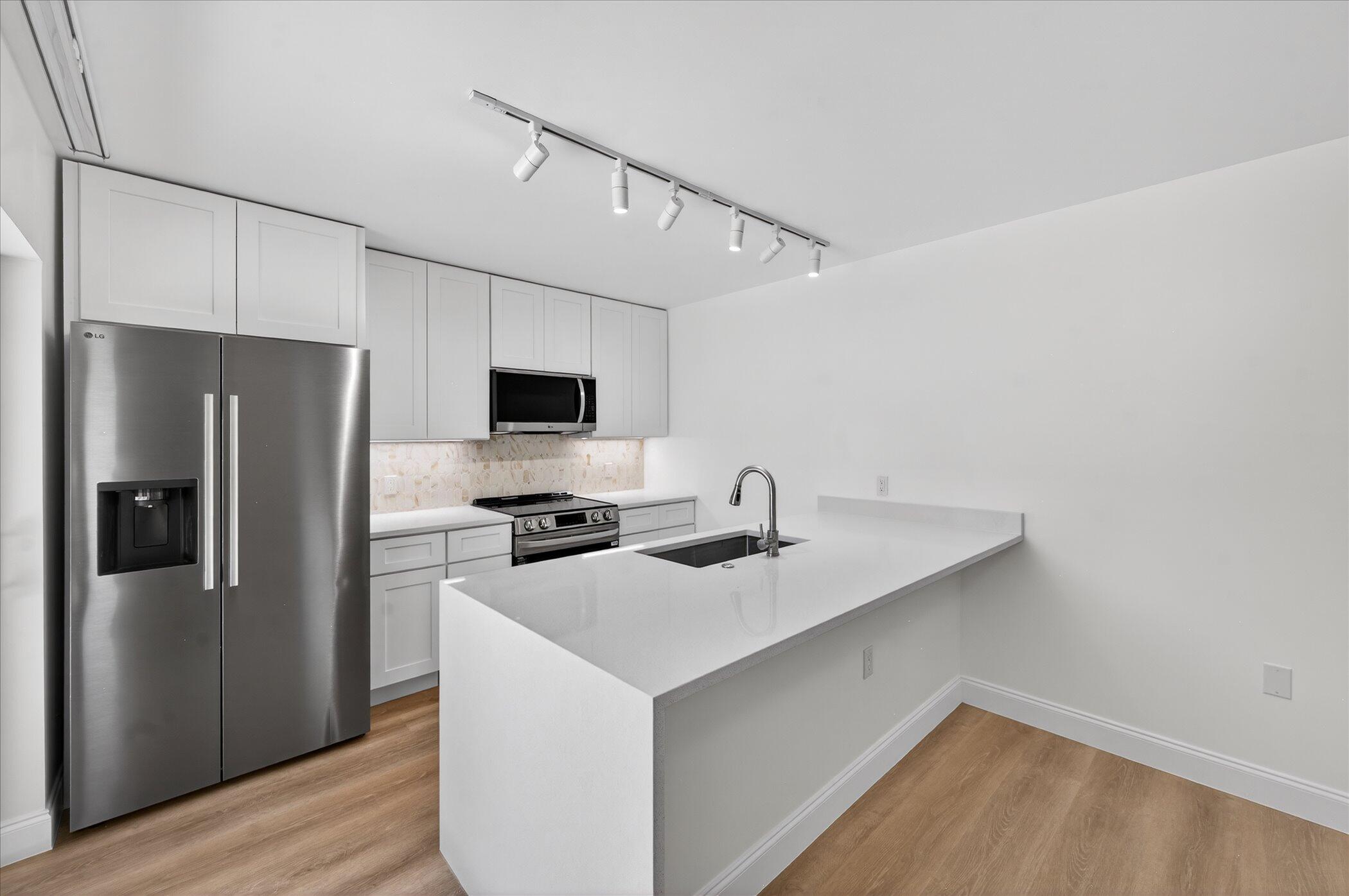 1617 16th Way Property Photo 1