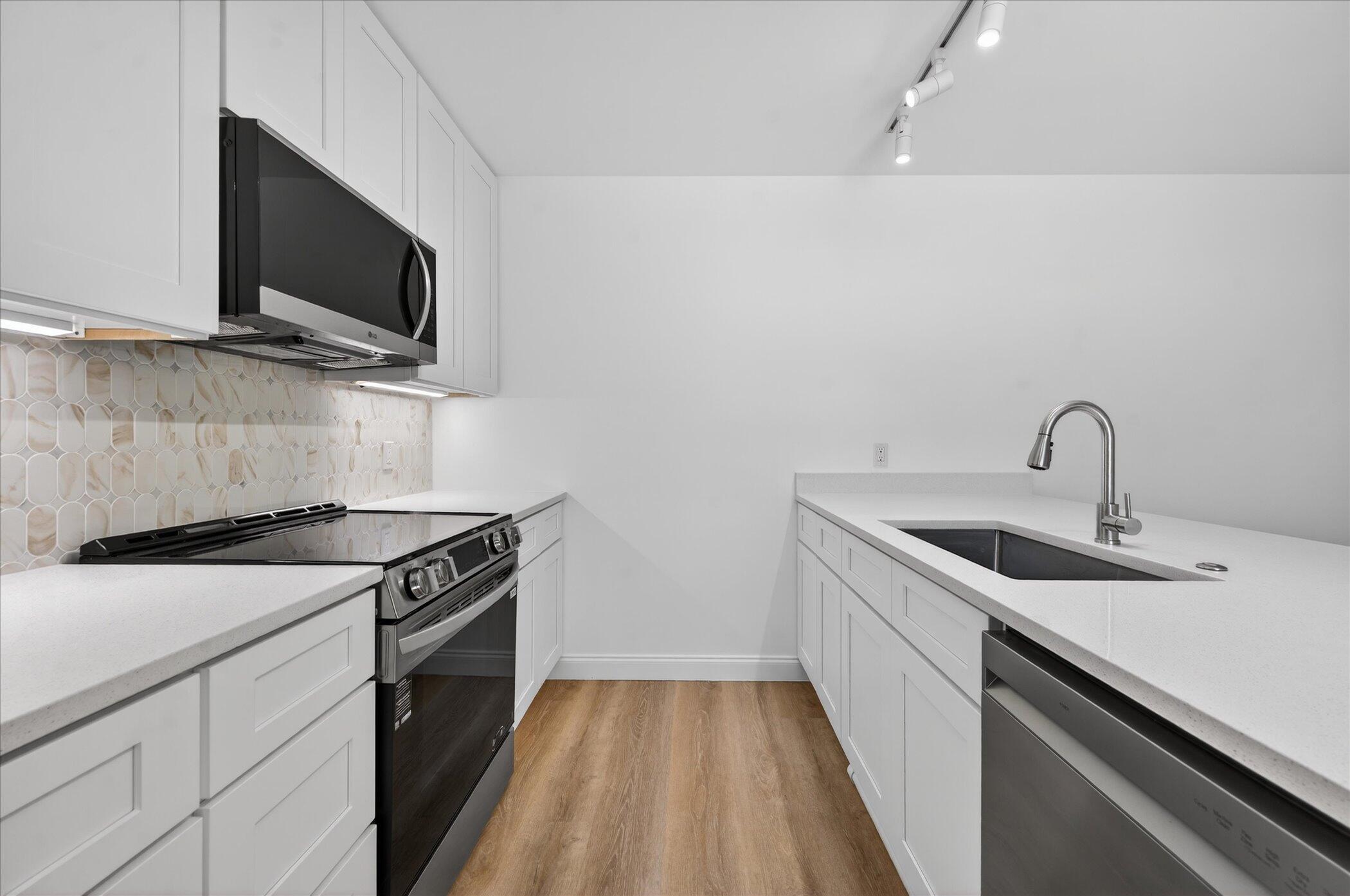 1617 16th Way Property Photo 5