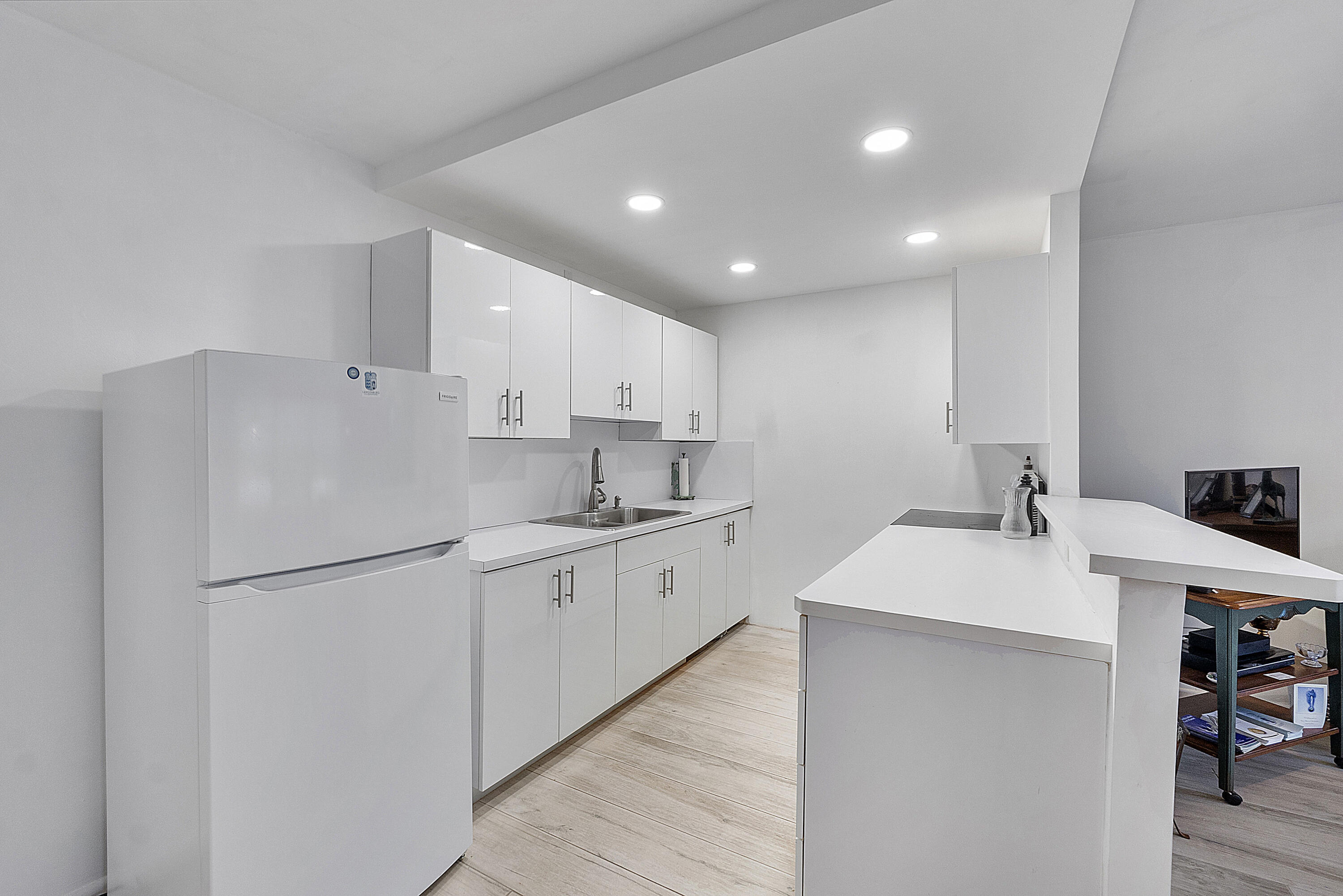 1012 Newport G Property Photo 6