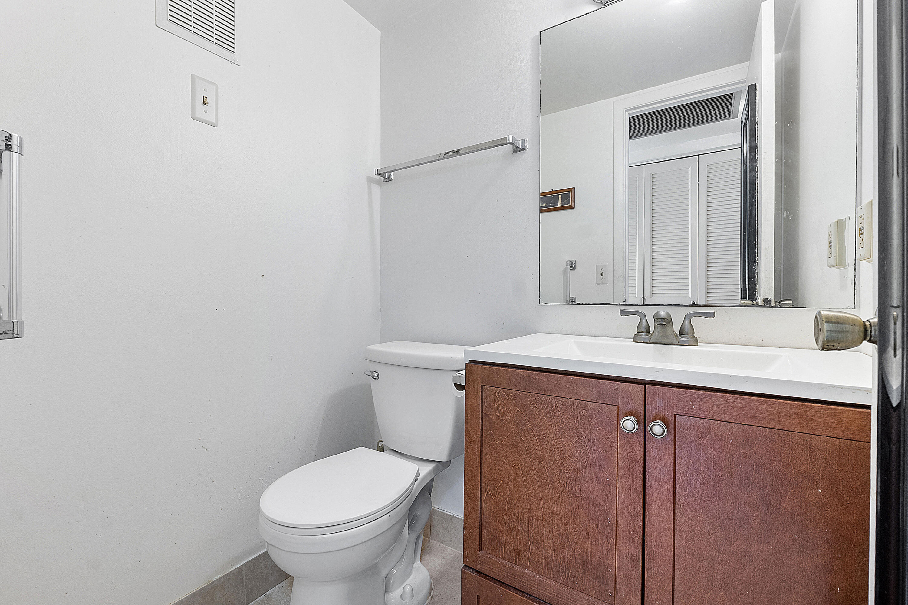 1012 Newport G Property Photo 10