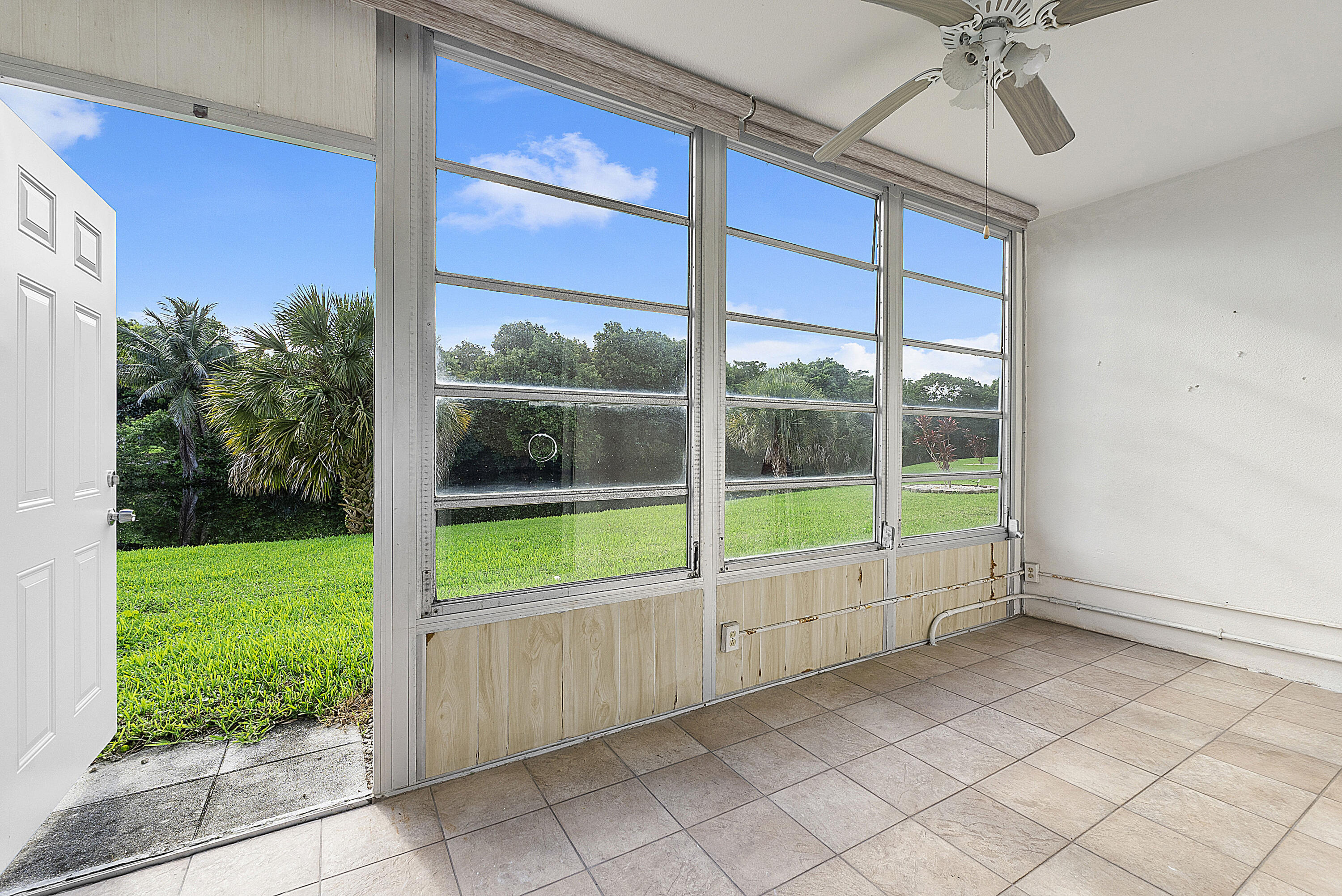 1012 Newport G Property Photo 11