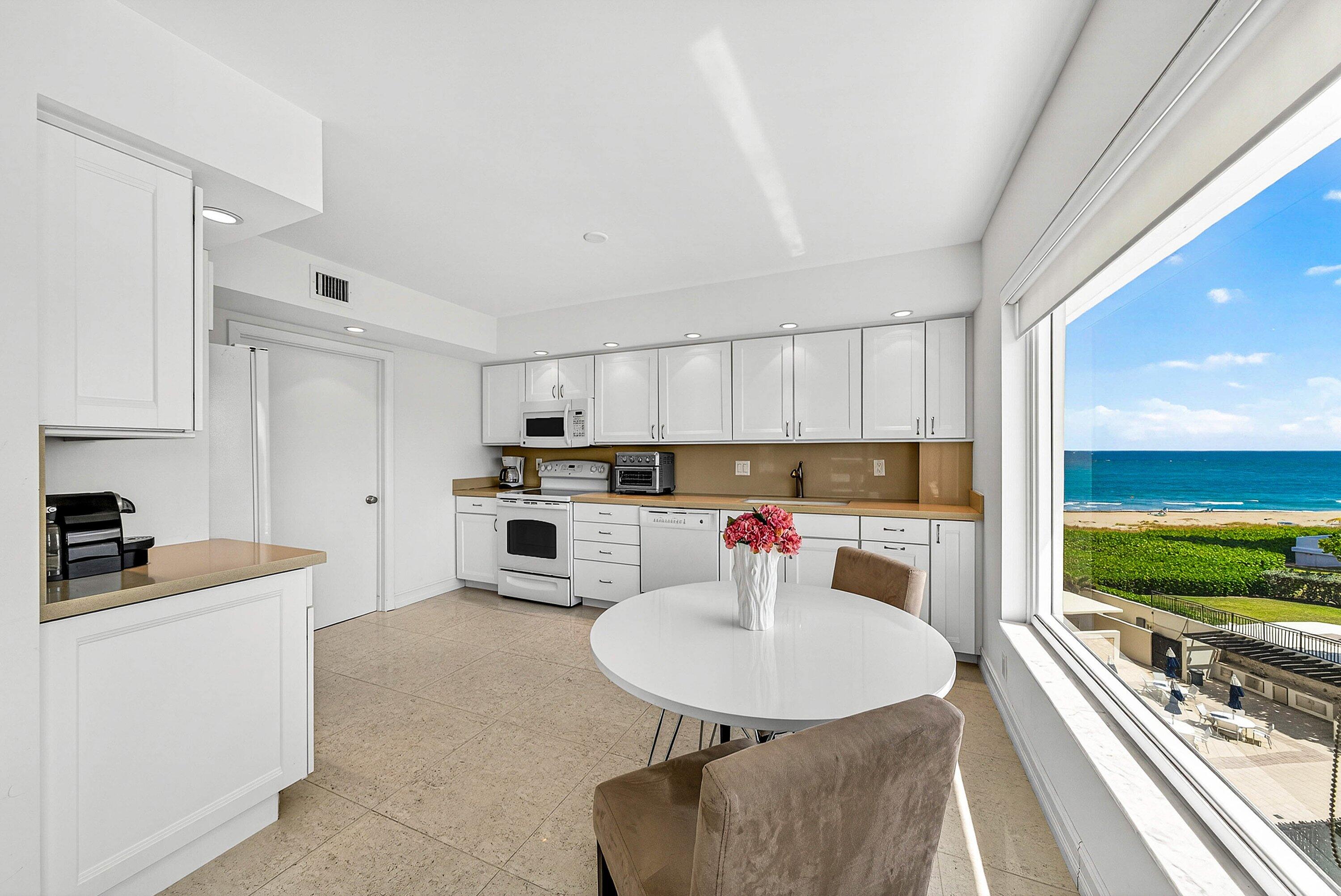 600 S Ocean Boulevard 504 Property Photo 9