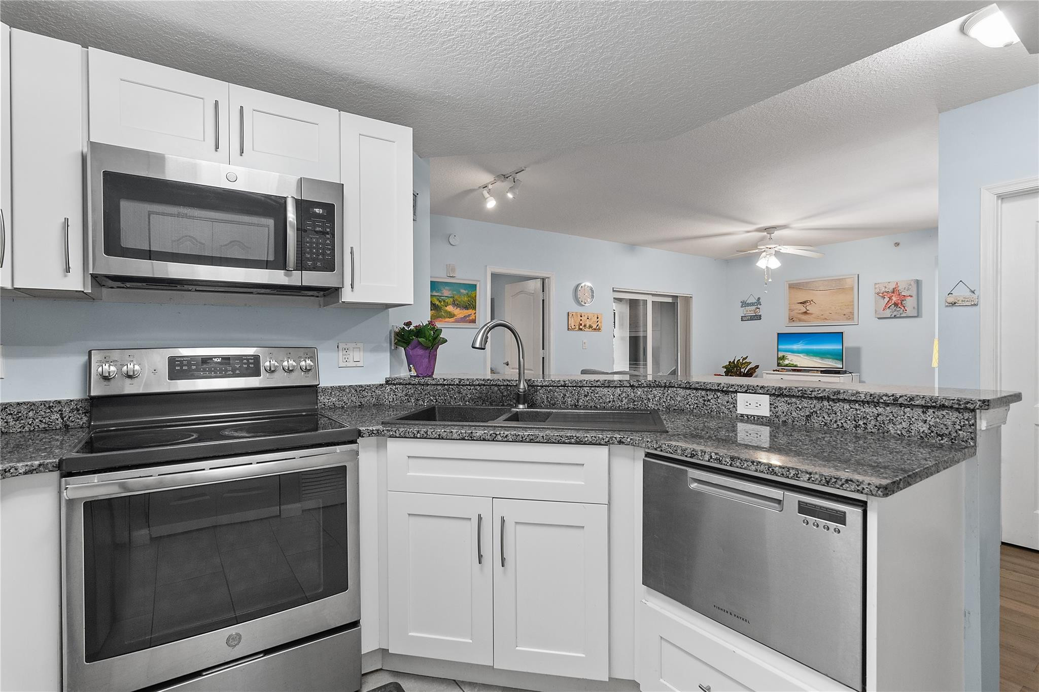5095 Fairways Circle 102 Property Photo 1