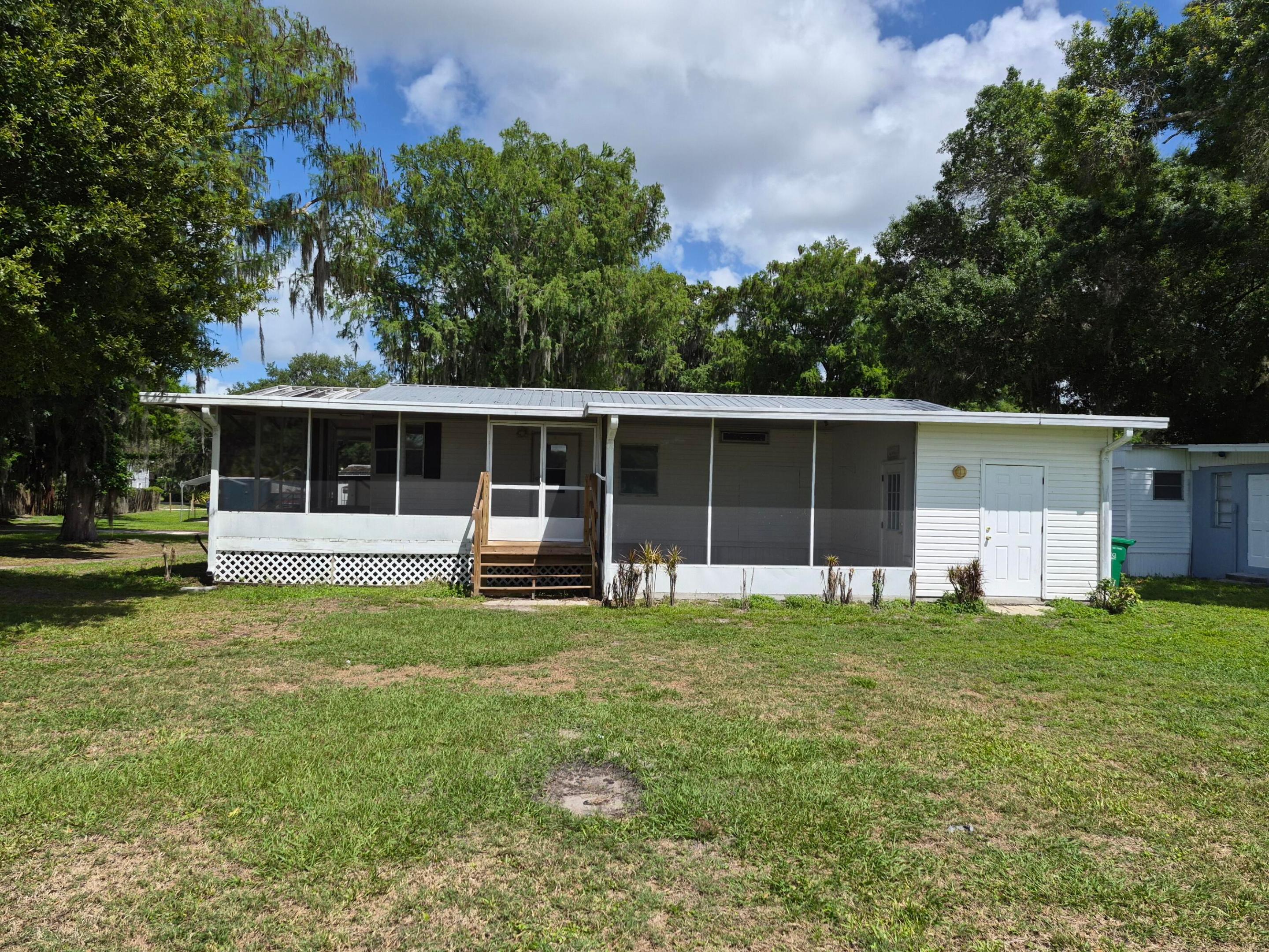 301 Se 5th Avenue Property Photo 1