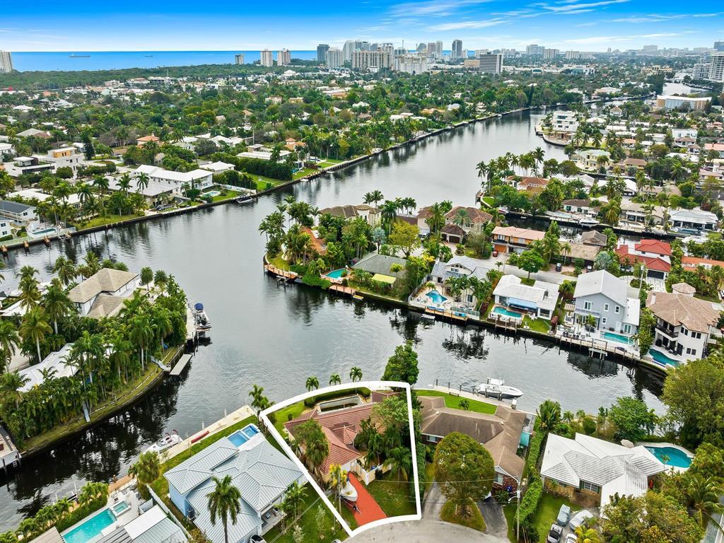 2212 Ne 17th Place Property Photo 3