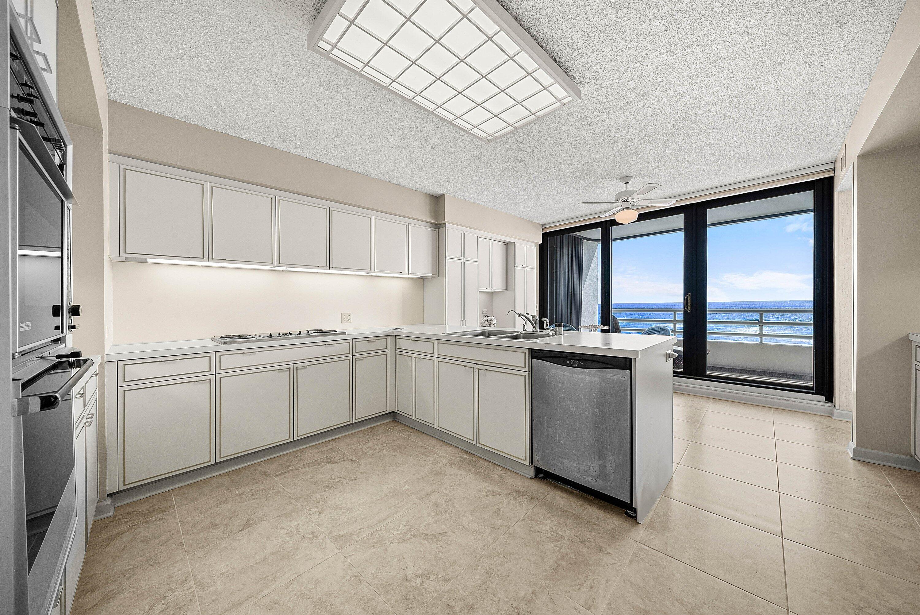 1500 S Ocean Boulevard 604 Property Photo 21