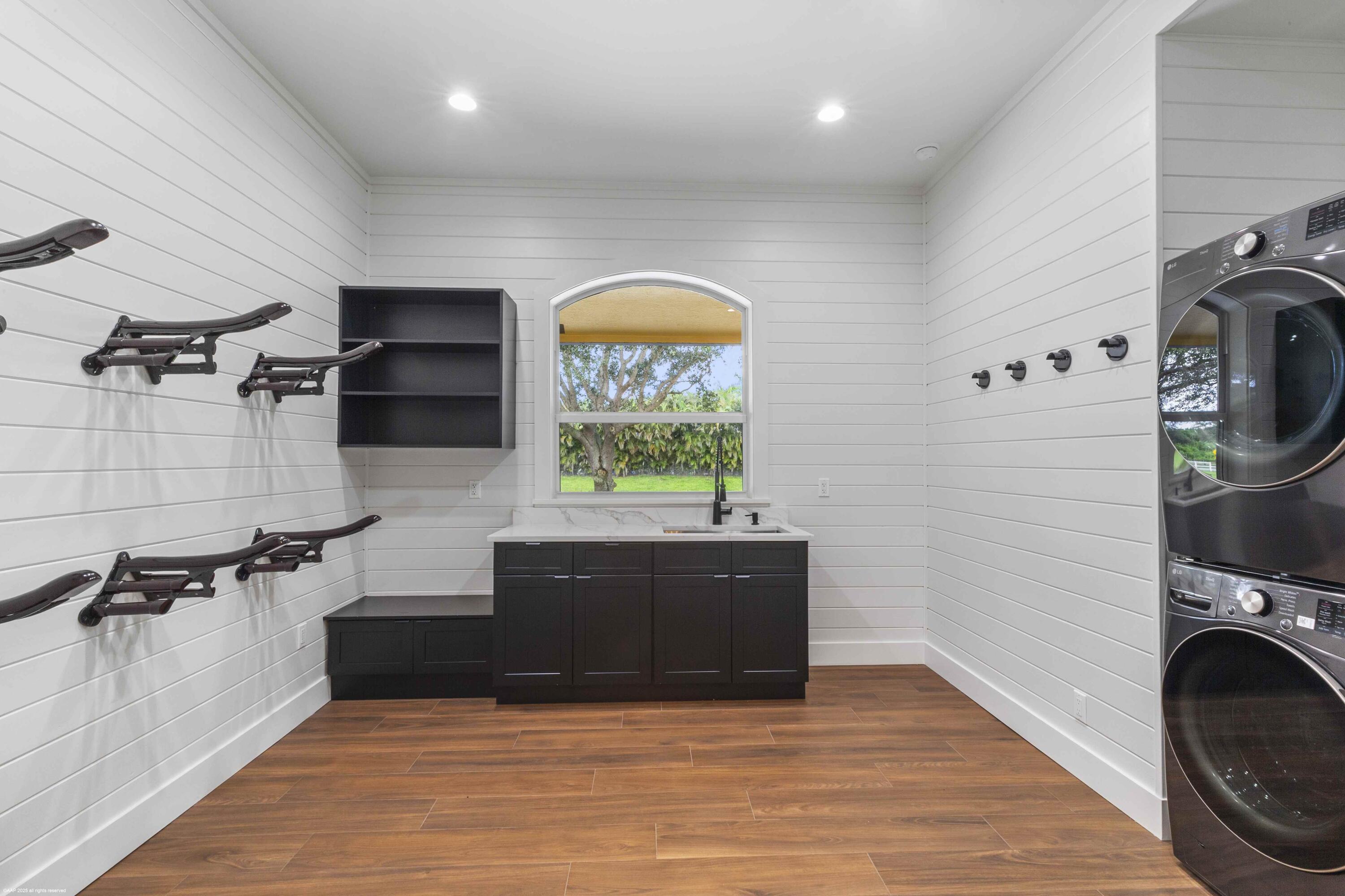 4985 Stables Way Property Photo 13