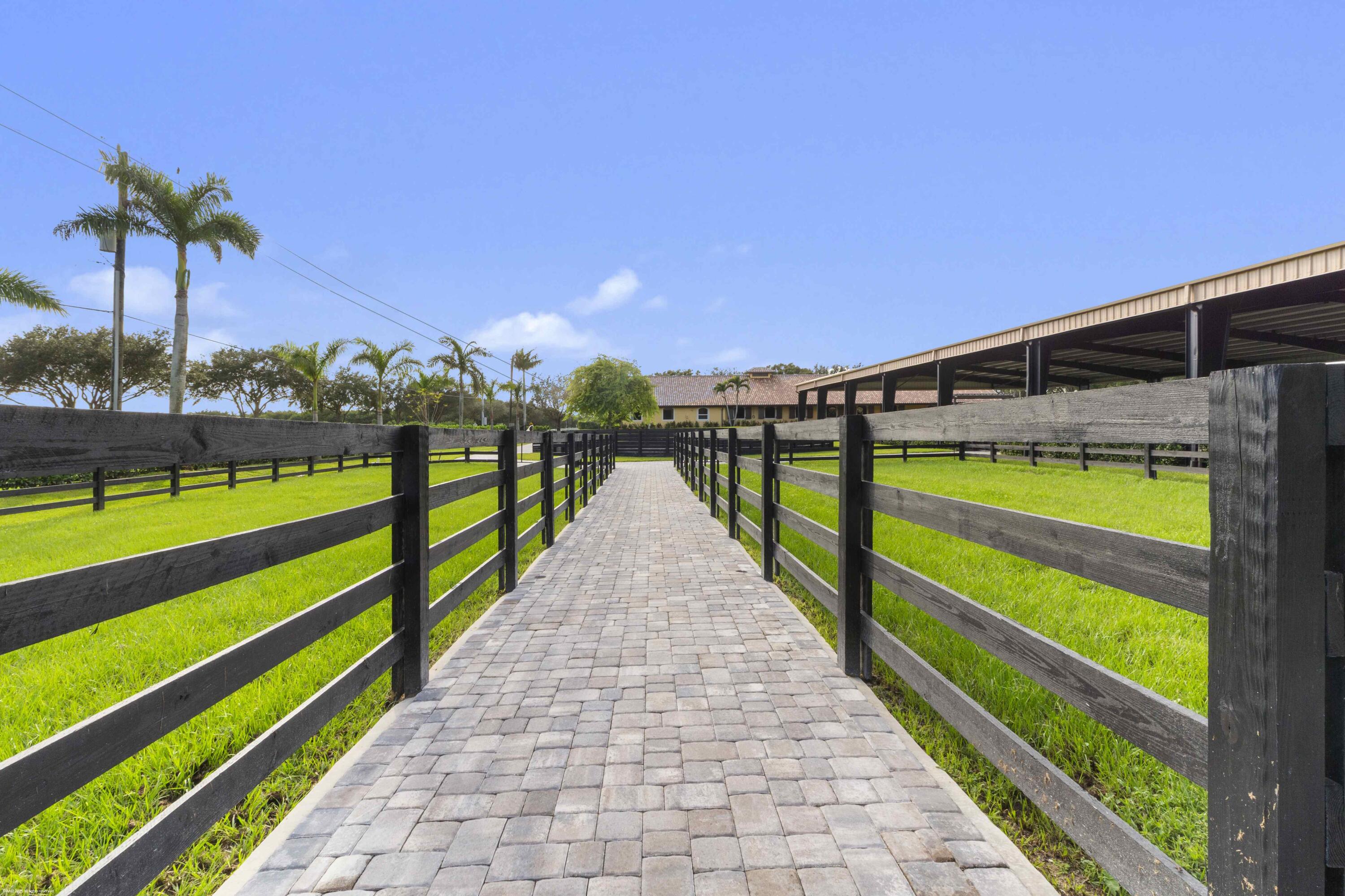 4985 Stables Way Property Photo 28